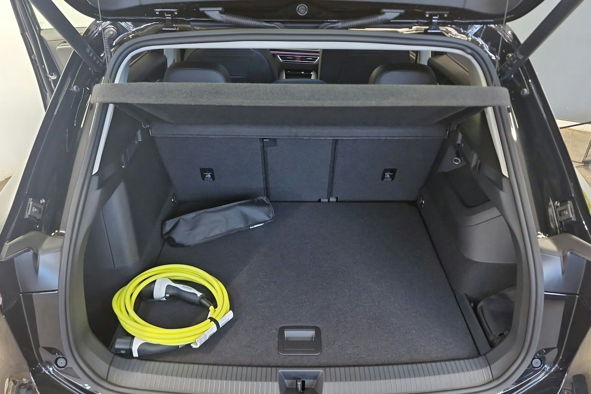 musta Volkswagen Tiguan 2026 kuva 11.
