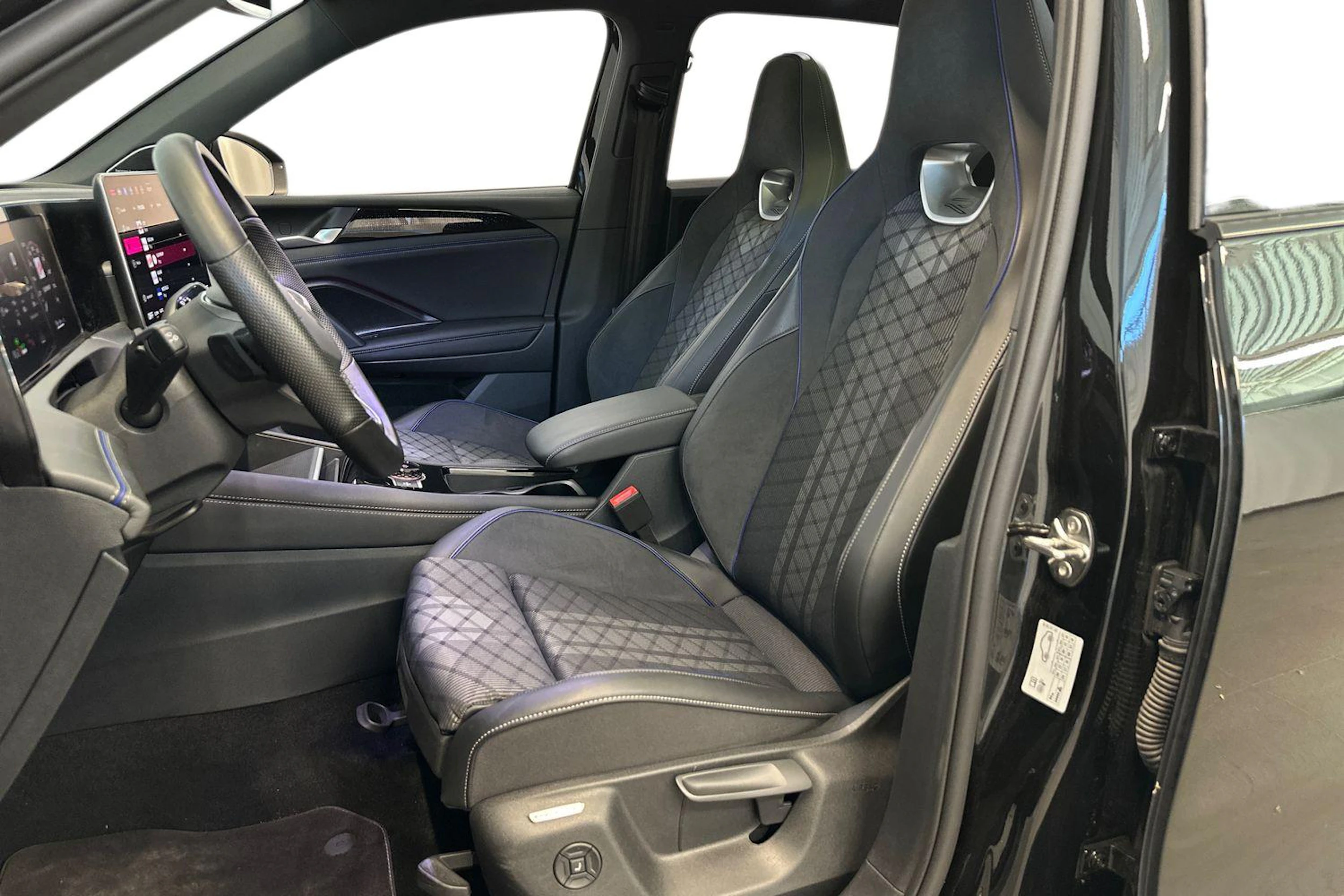 musta Volkswagen Tiguan 2026 kuva 7.
