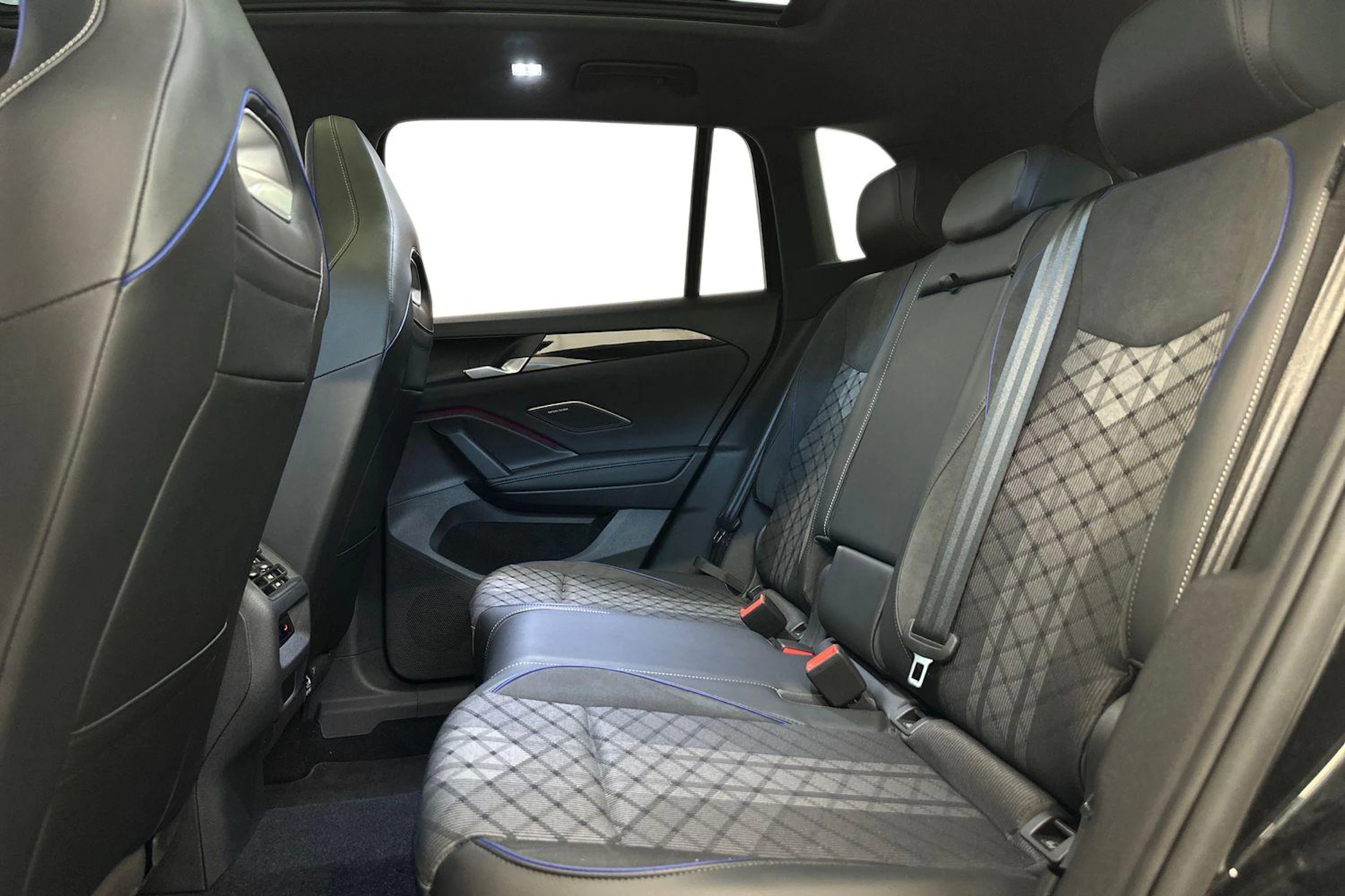 musta Volkswagen Tiguan 2026 kuva 8.