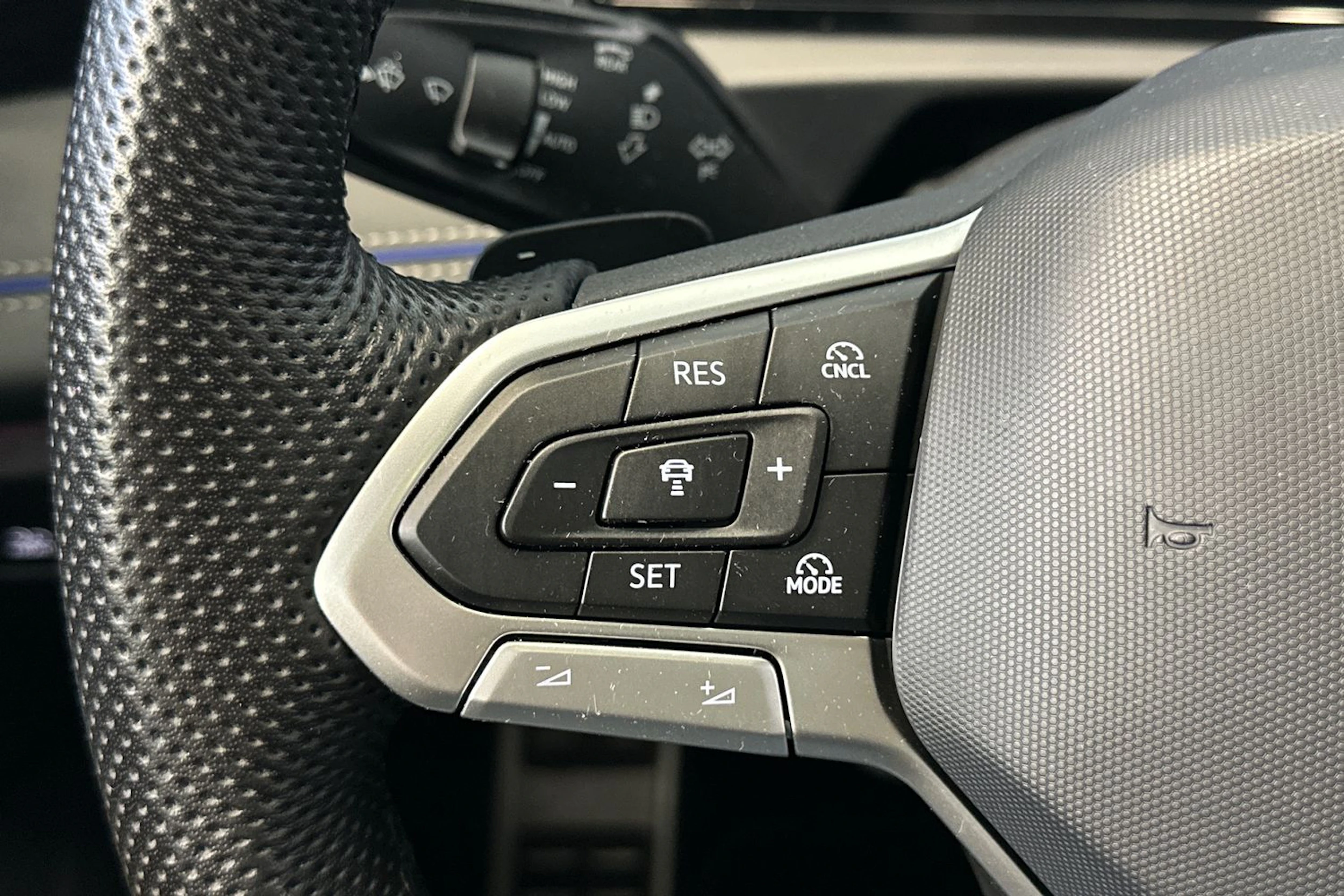 musta Volkswagen Tiguan 2026 kuva 18.