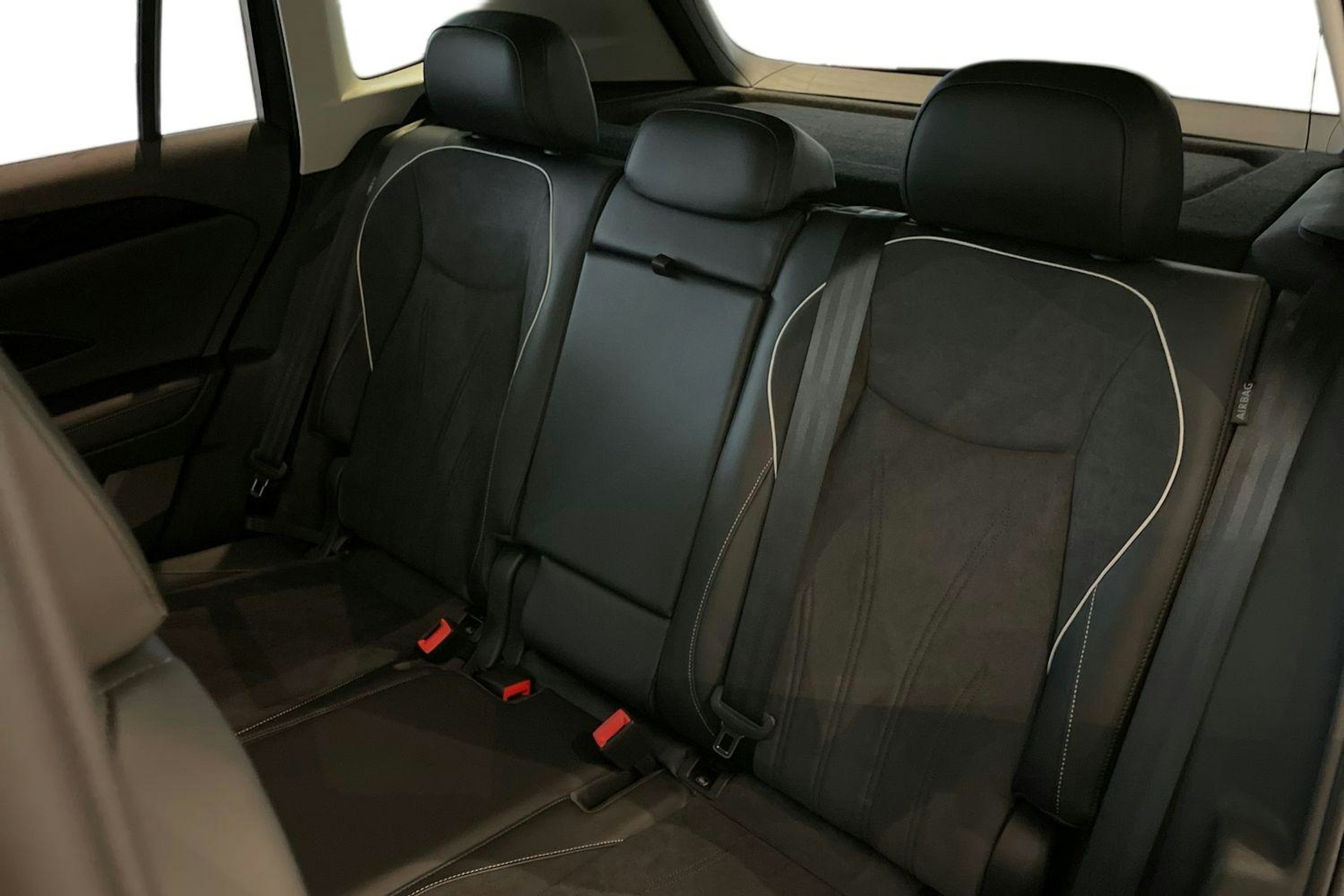 harmaa Volkswagen Tiguan 2026 kuva 8.