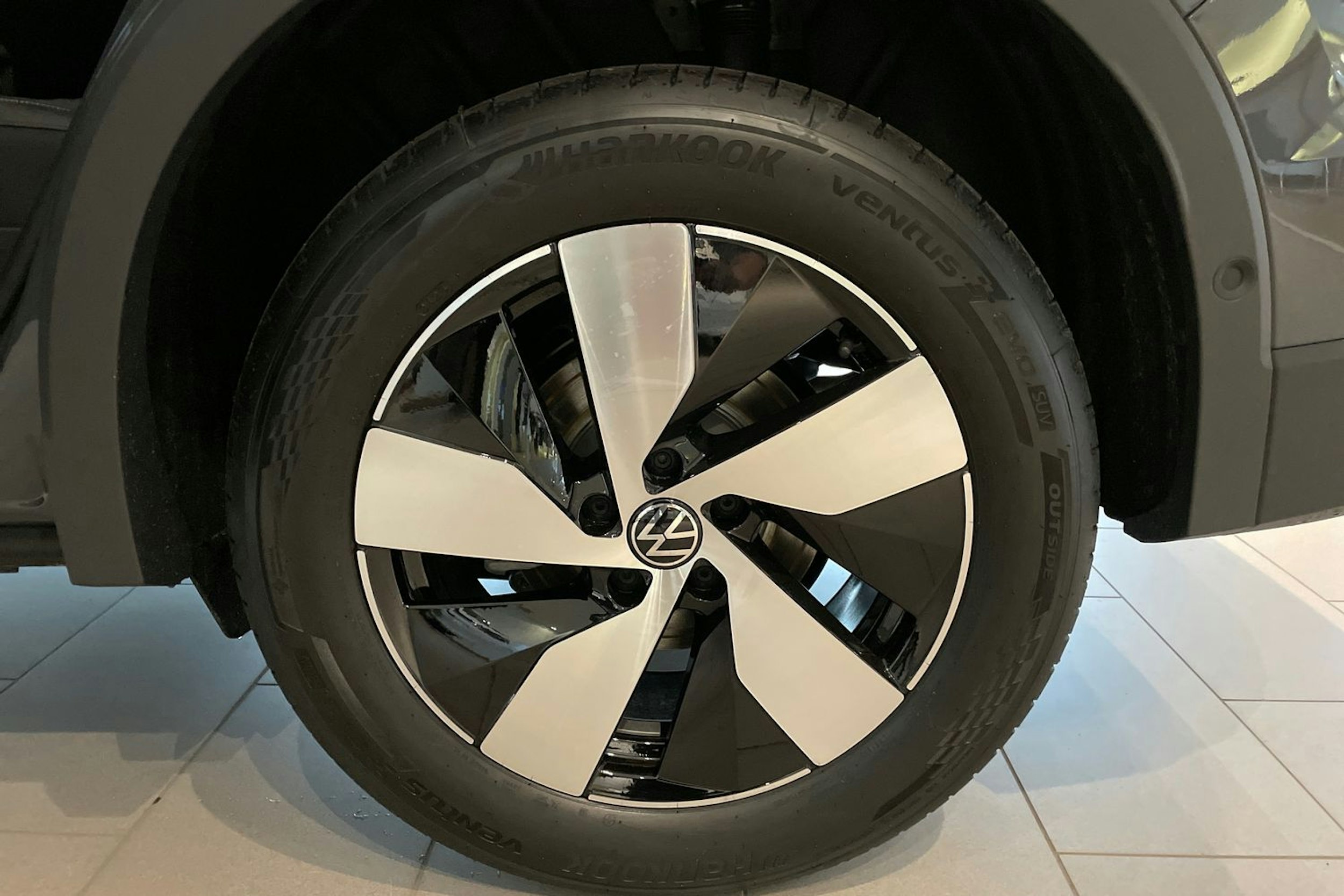 harmaa Volkswagen Tiguan 2026 kuva 10.