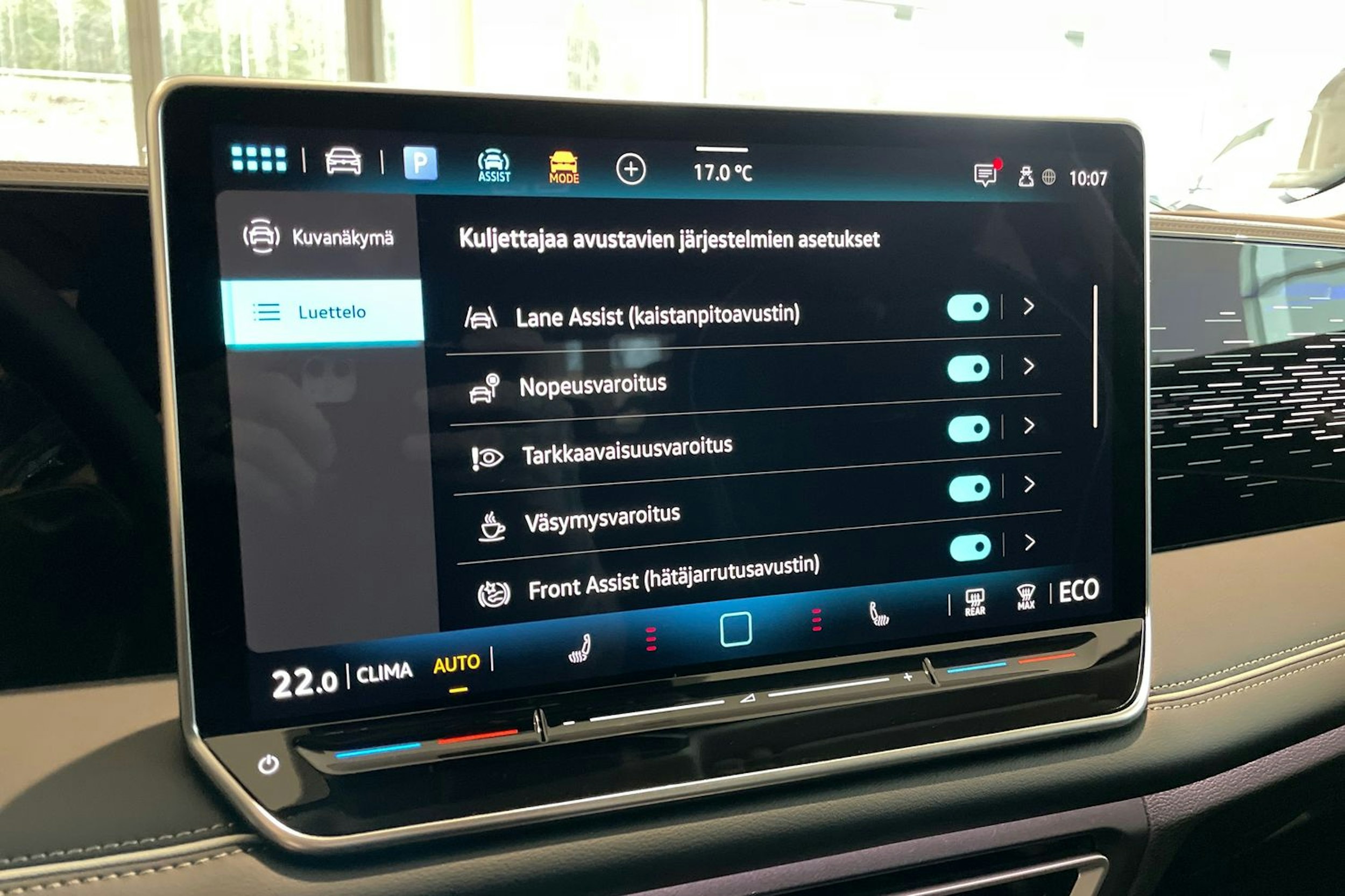 harmaa Volkswagen Tiguan 2026 kuva 13.