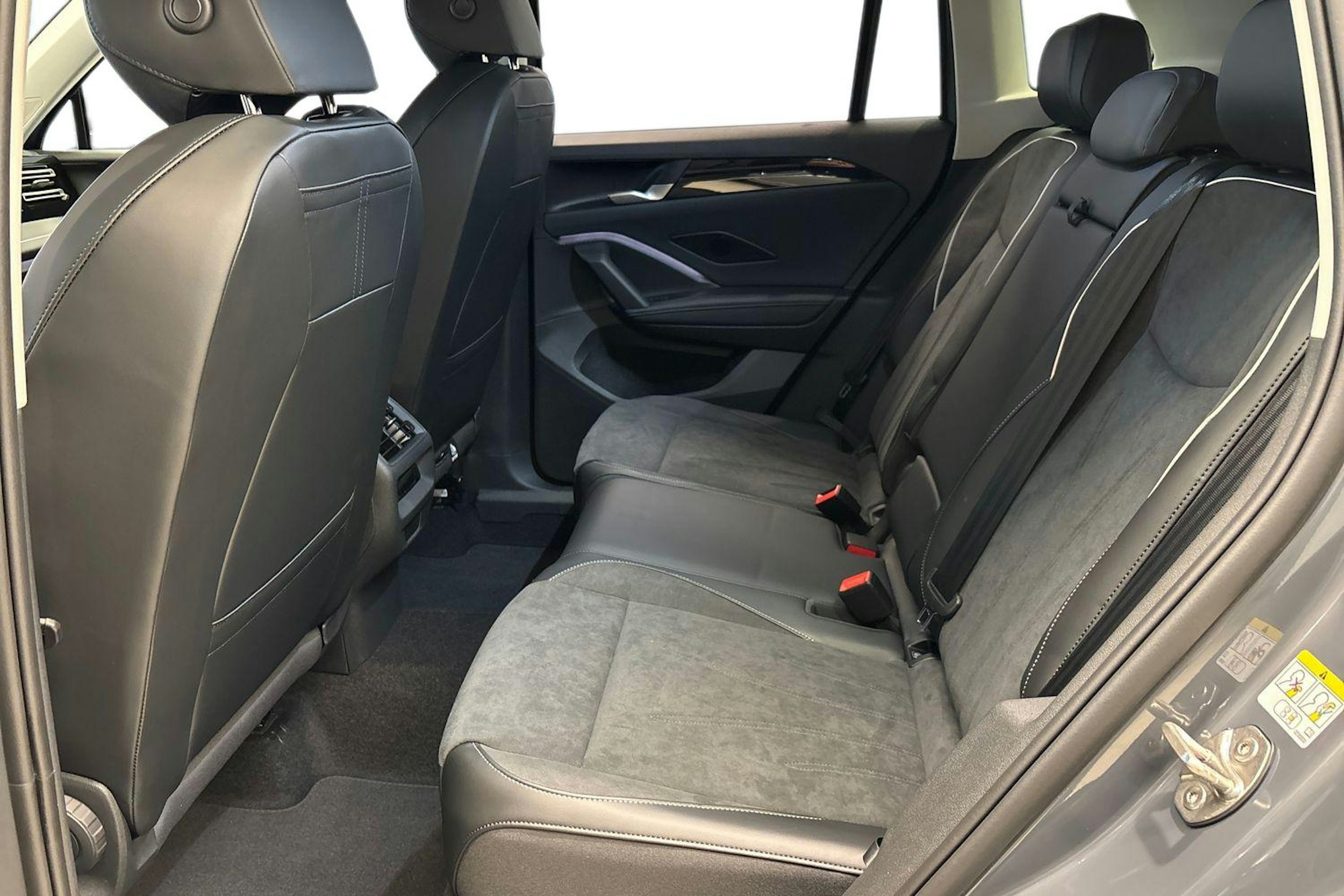 harmaa Volkswagen Tiguan 2026 kuva 8.