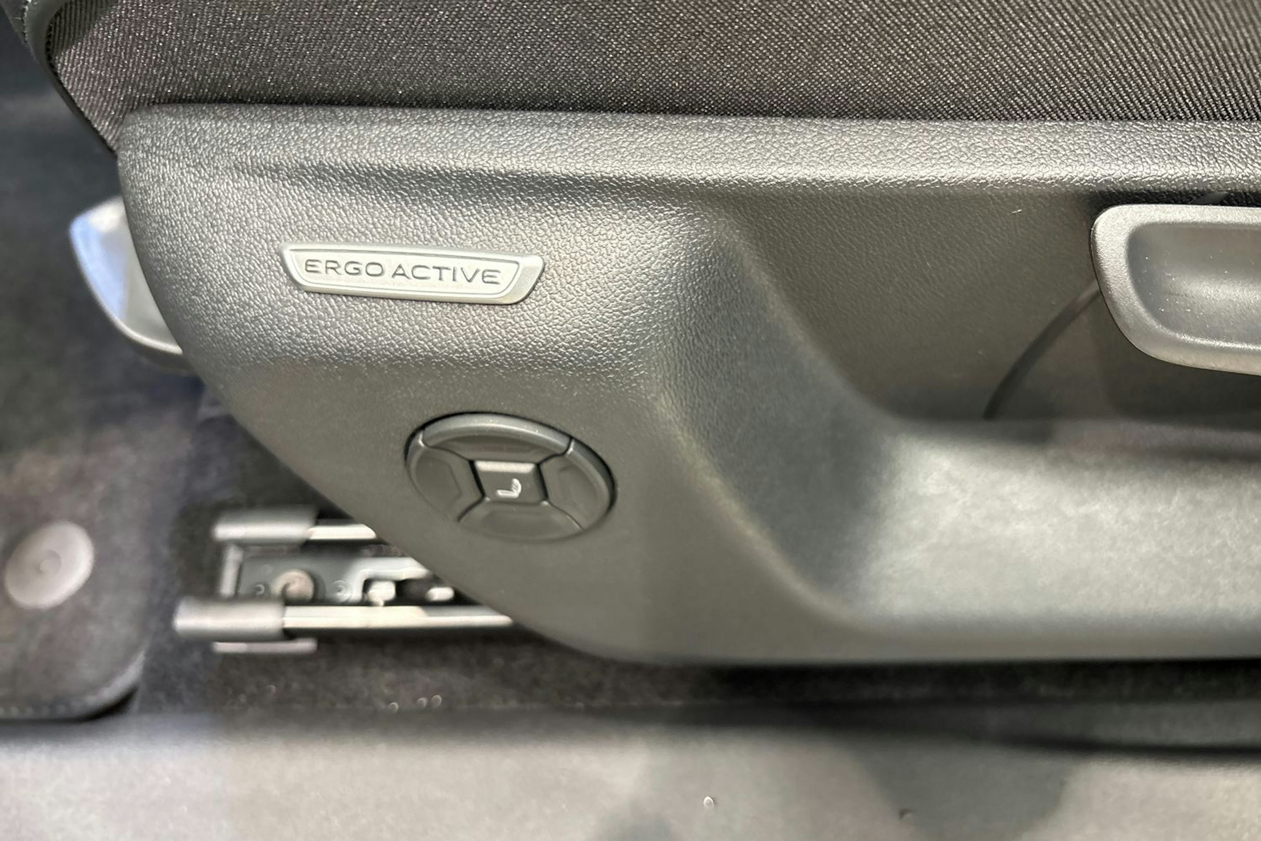 harmaa Volkswagen Tiguan 2026 kuva 11.