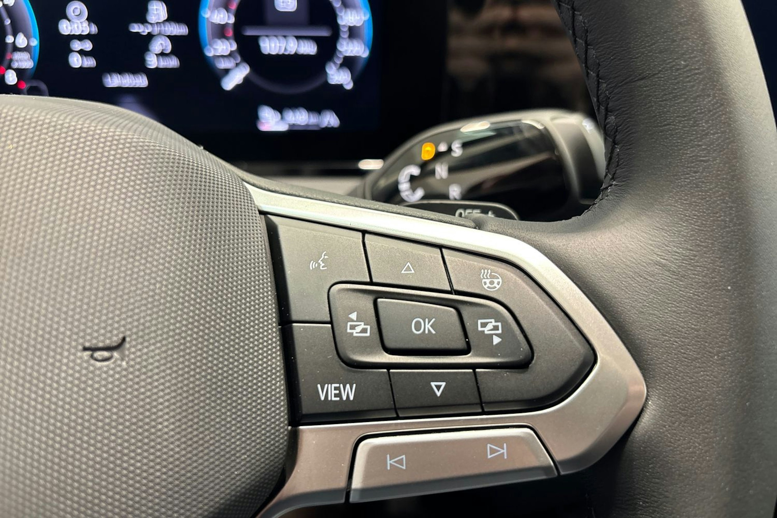 harmaa Volkswagen Tiguan 2026 kuva 13.