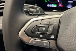 harmaa Volkswagen Tiguan 2026 kuva 14.