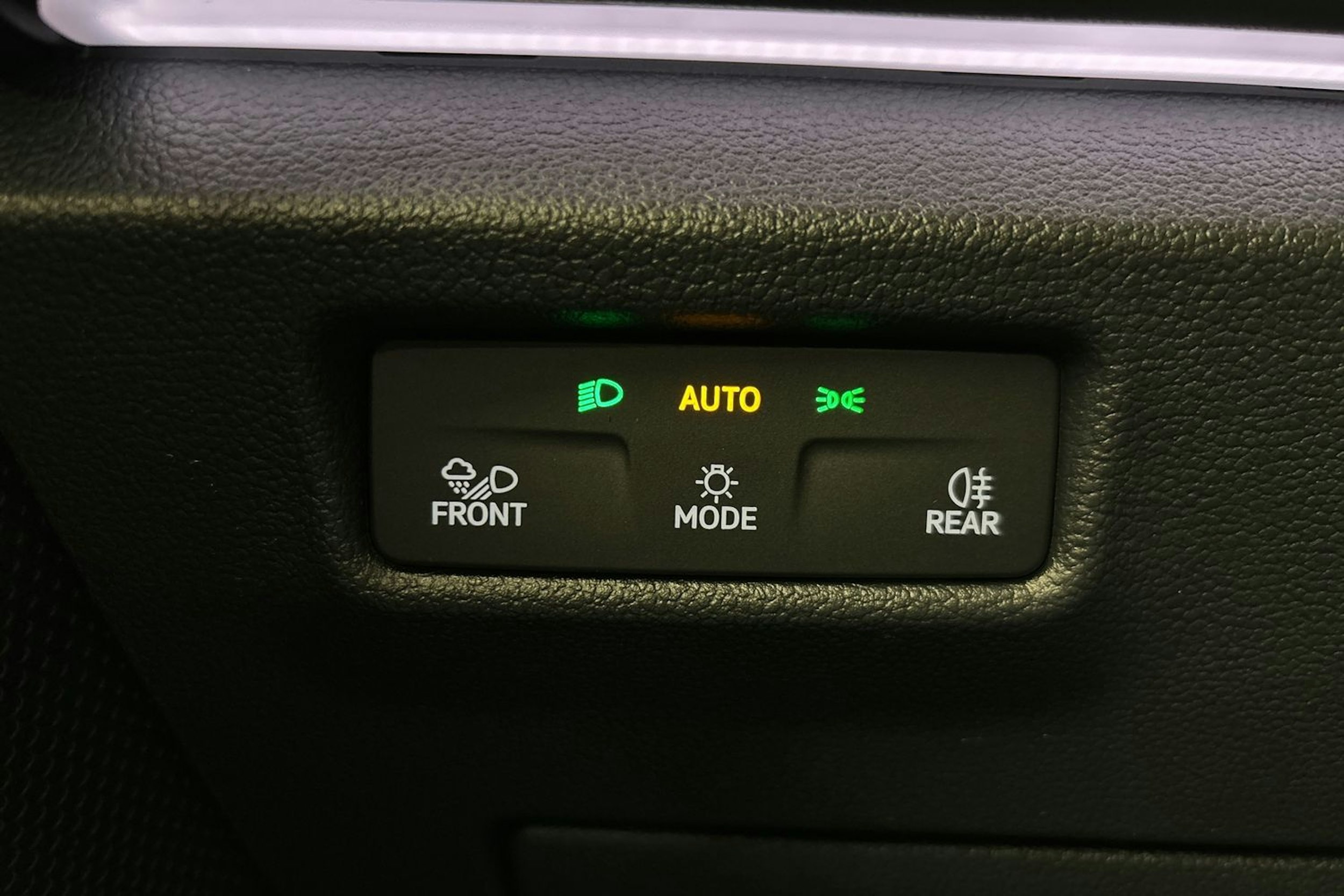 harmaa Volkswagen Tiguan 2026 kuva 15.