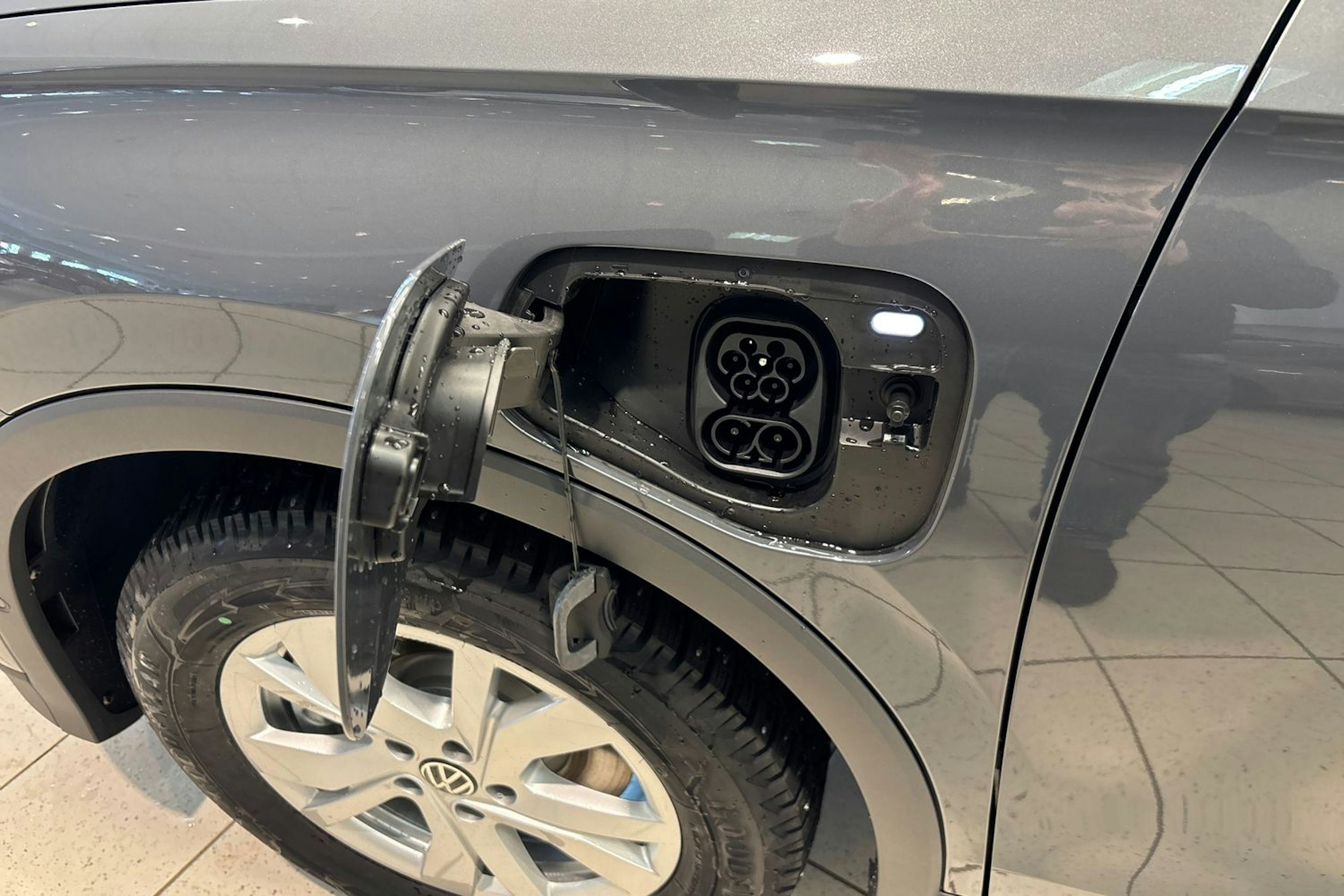 harmaa Volkswagen Tiguan 2026 kuva 21.