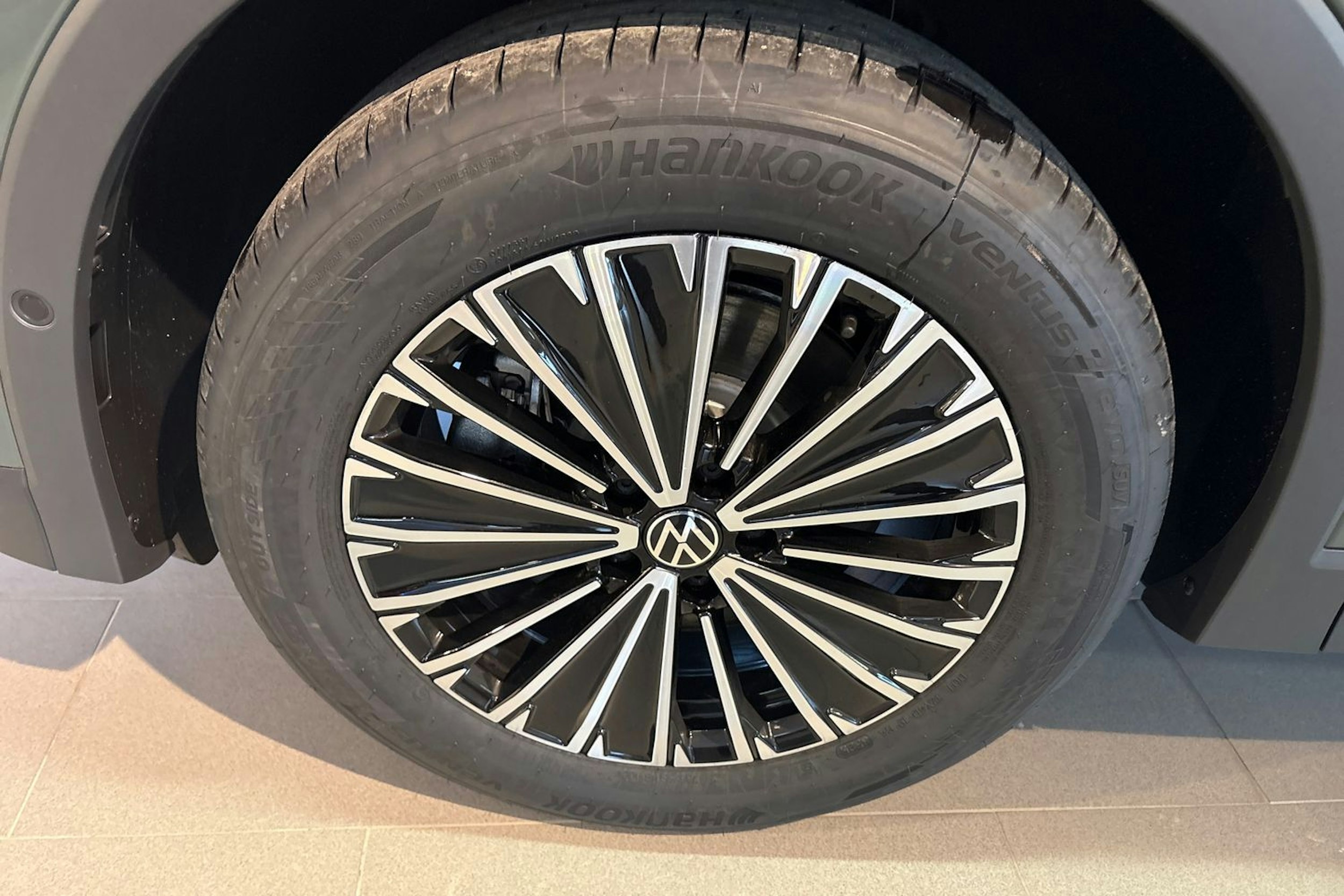 vihreä Volkswagen Tiguan 2026 kuva 9.