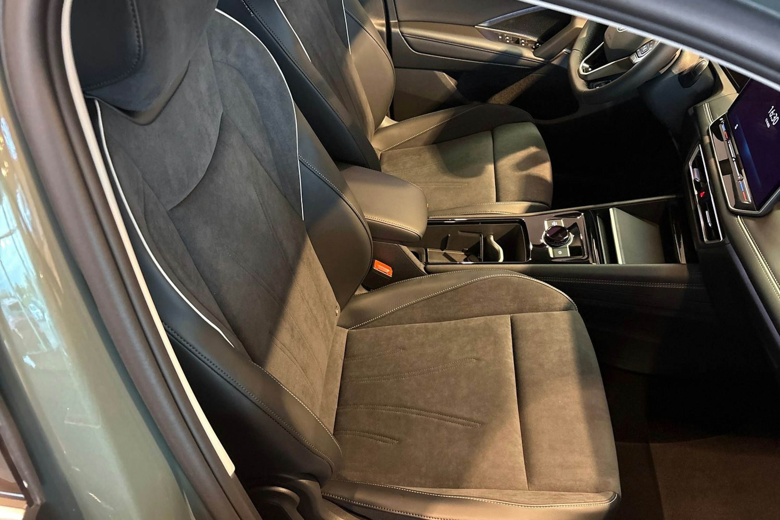 vihreä Volkswagen Tiguan 2026 kuva 15.