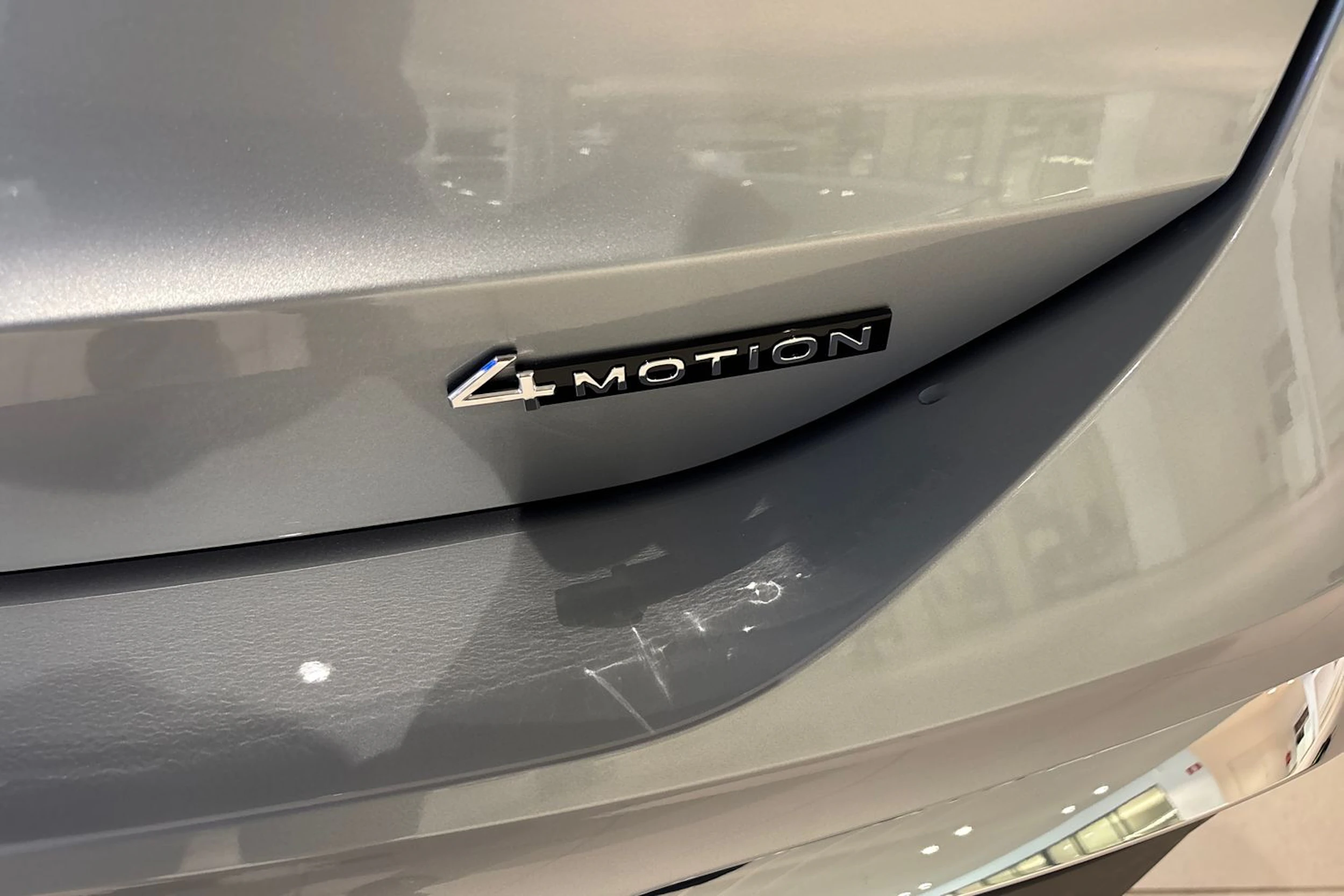 harmaa Volkswagen Tiguan 2026 kuva 15.