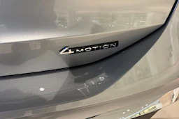 harmaa Volkswagen Tiguan 2026 kuva 15.