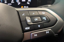 harmaa Volkswagen Tiguan 2026 kuva 22.