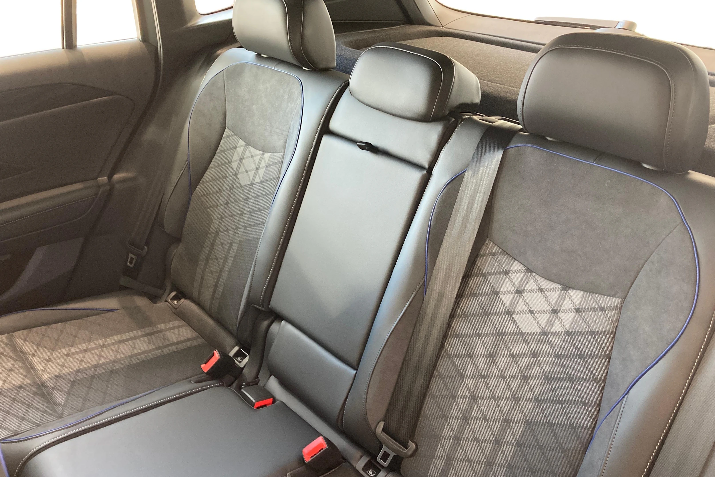 harmaa Volkswagen Tiguan 2026 kuva 8.