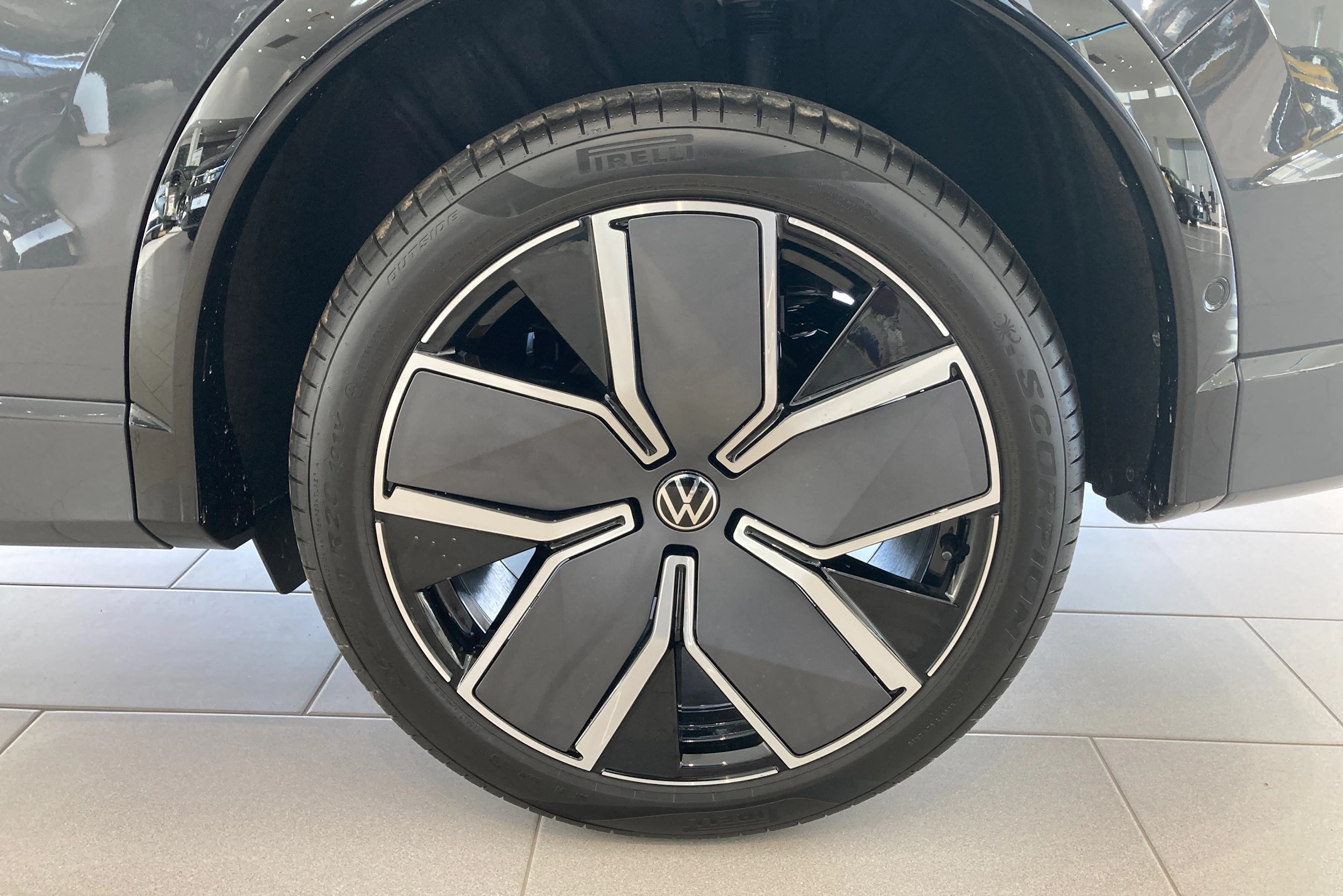 harmaa Volkswagen Tiguan 2026 kuva 10.