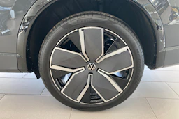 harmaa Volkswagen Tiguan 2026 kuva 10.