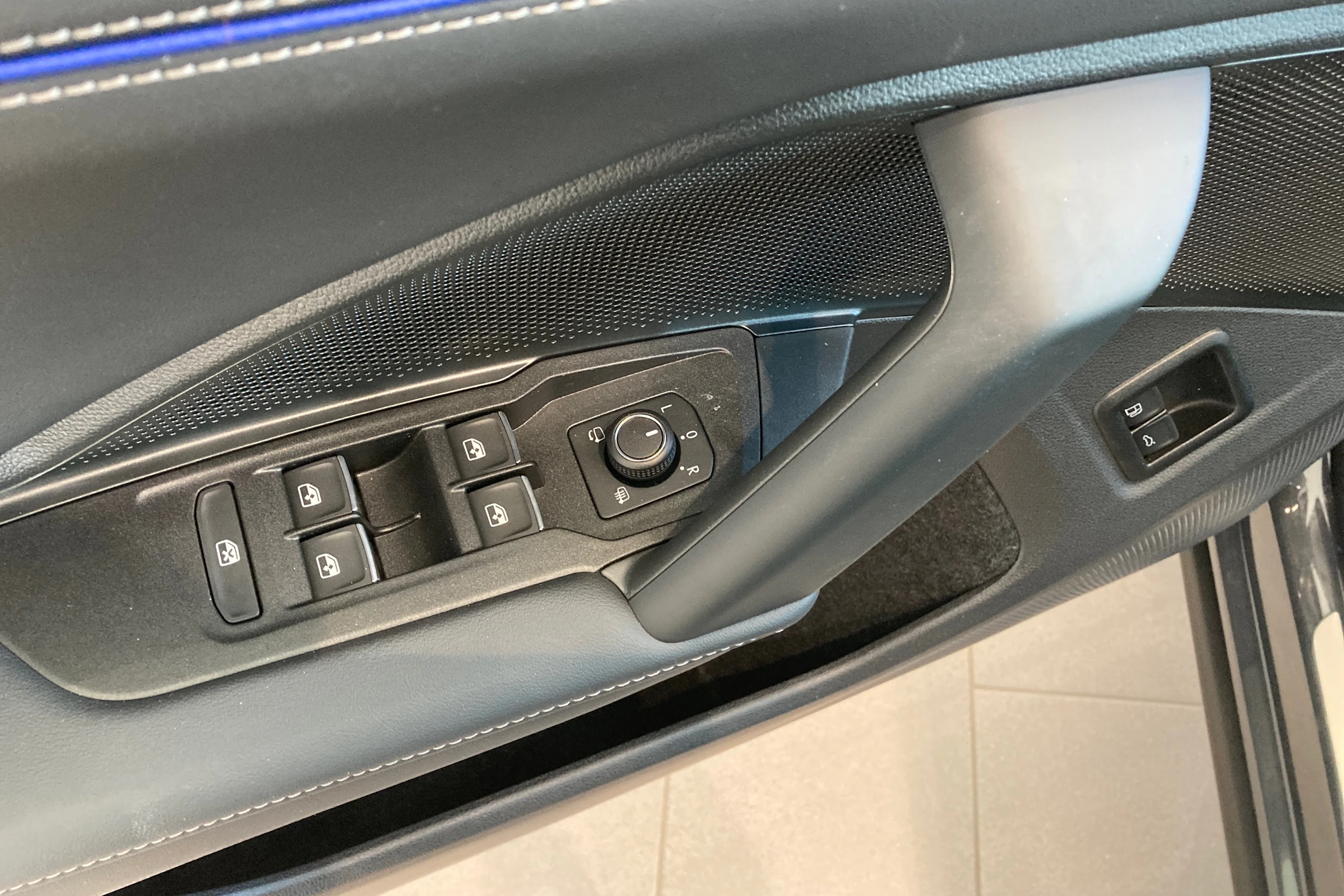 harmaa Volkswagen Tiguan 2026 kuva 13.