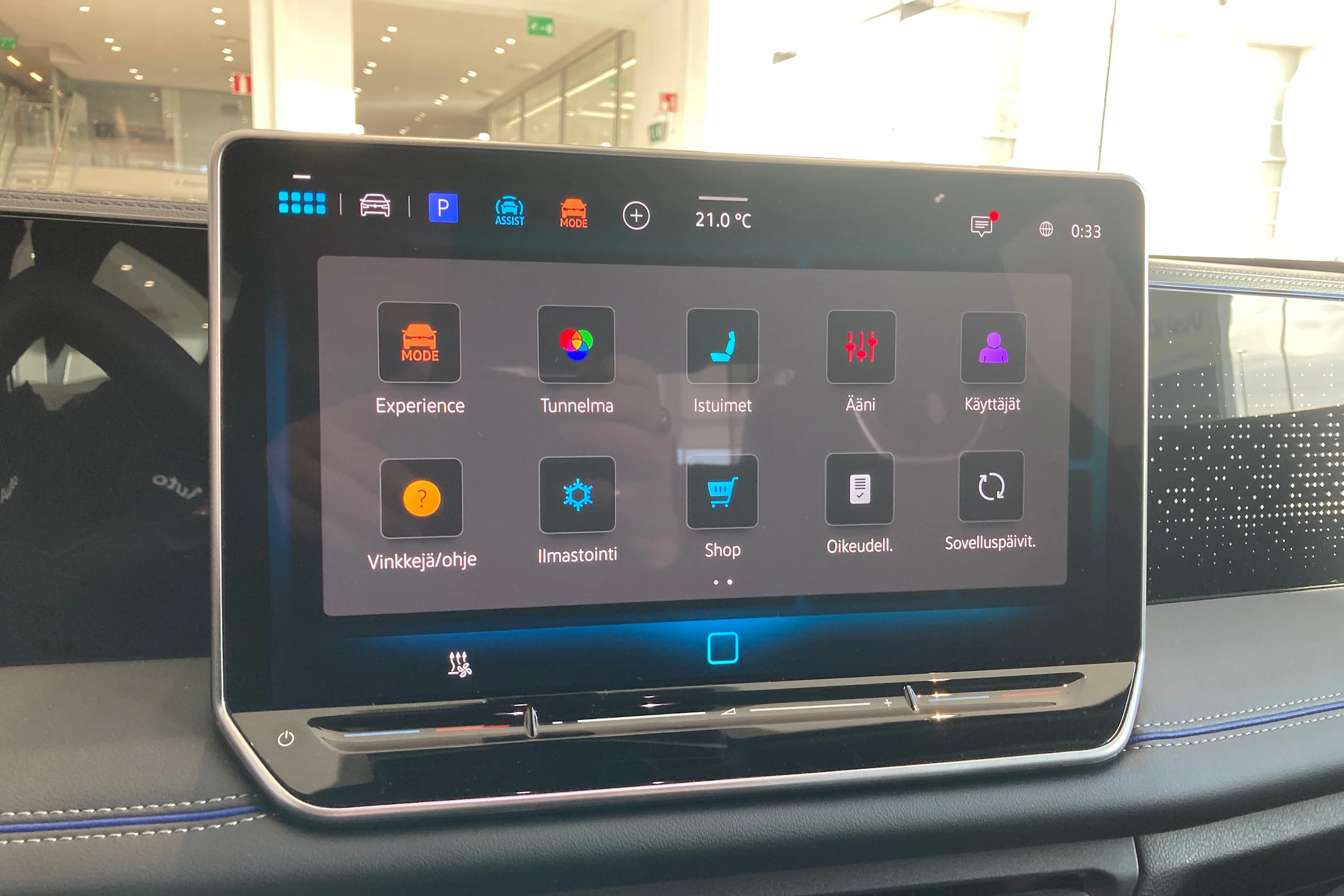 harmaa Volkswagen Tiguan 2026 kuva 17.