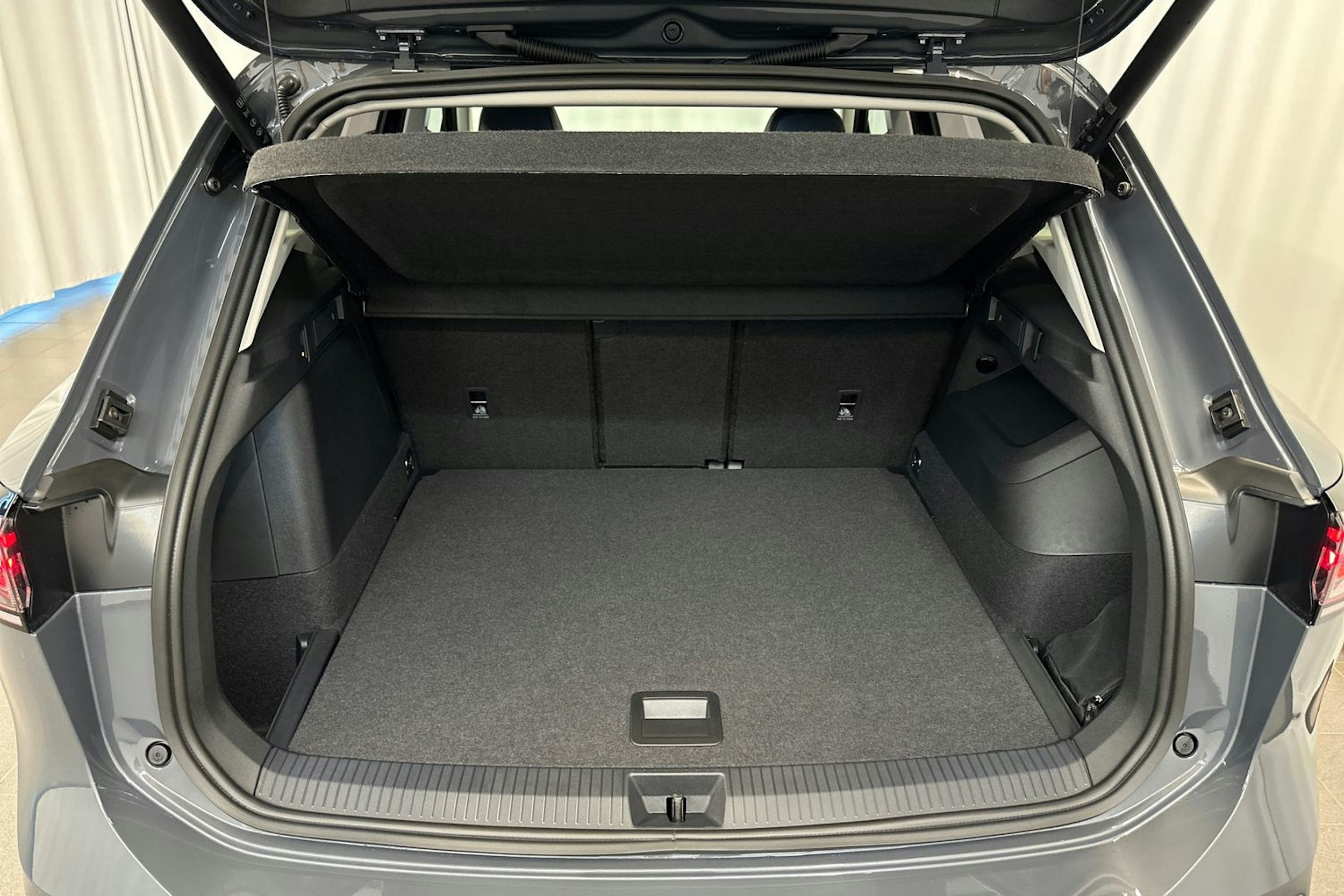 harmaa Volkswagen Tiguan 2026 kuva 11.