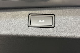 harmaa Volkswagen Tiguan 2026 kuva 12.