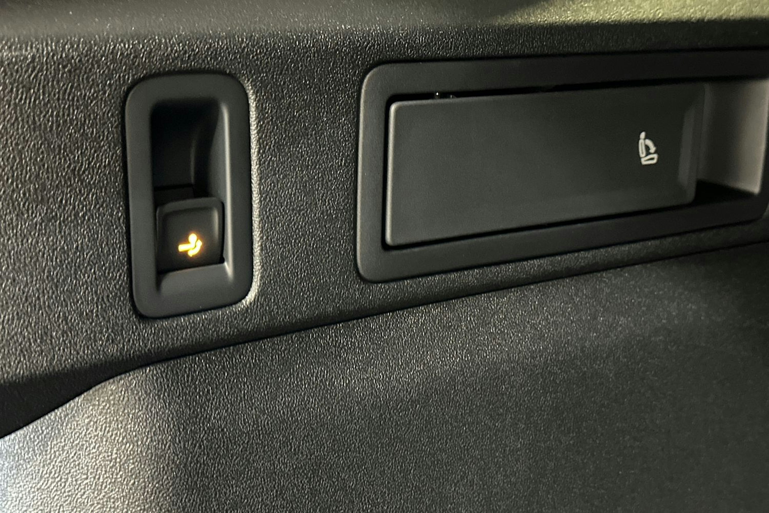 harmaa Volkswagen Tiguan 2026 kuva 13.