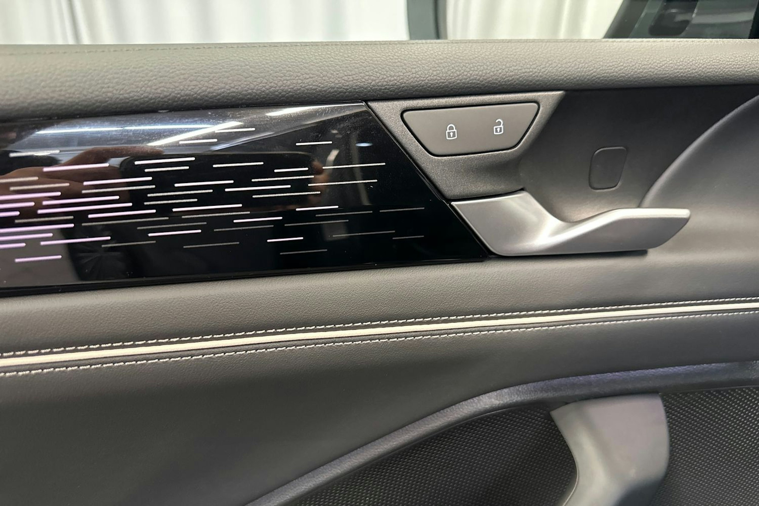 harmaa Volkswagen Tiguan 2026 kuva 16.