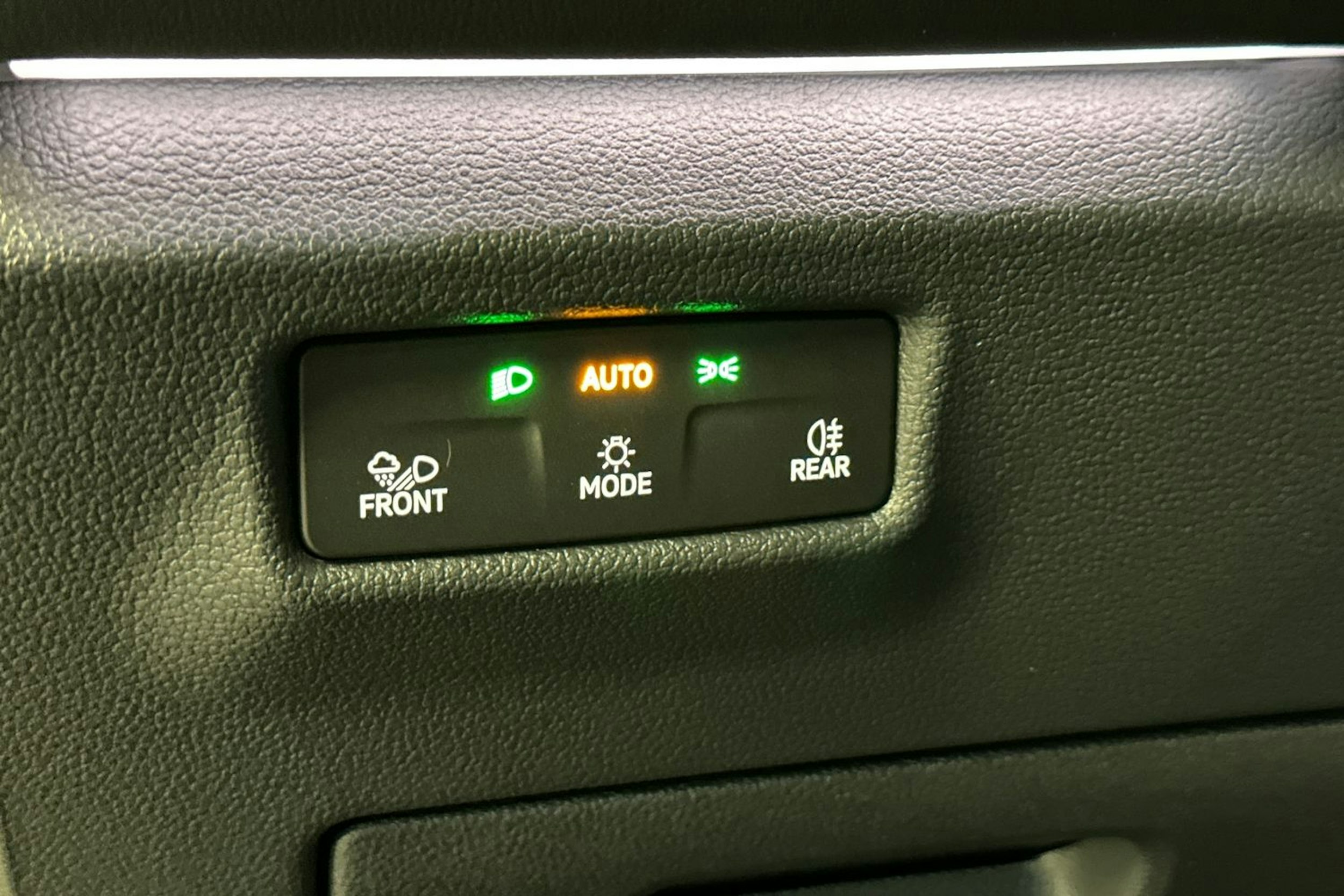 harmaa Volkswagen Tiguan 2026 kuva 17.