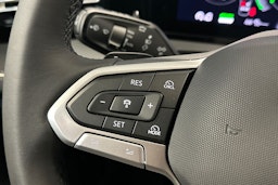 harmaa Volkswagen Tiguan 2026 kuva 18.