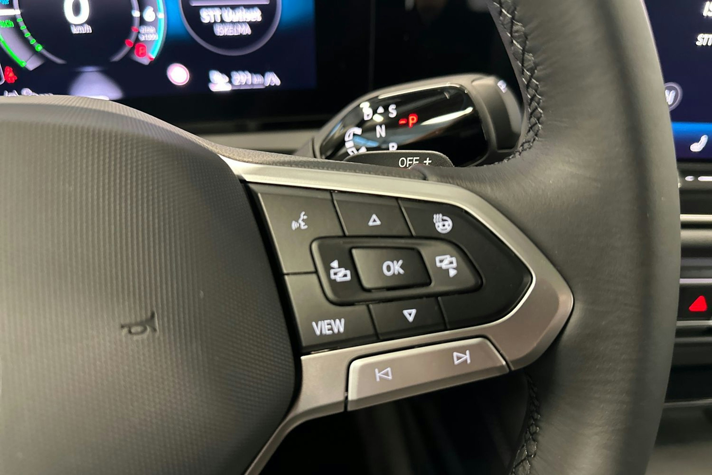 harmaa Volkswagen Tiguan 2026 kuva 19.