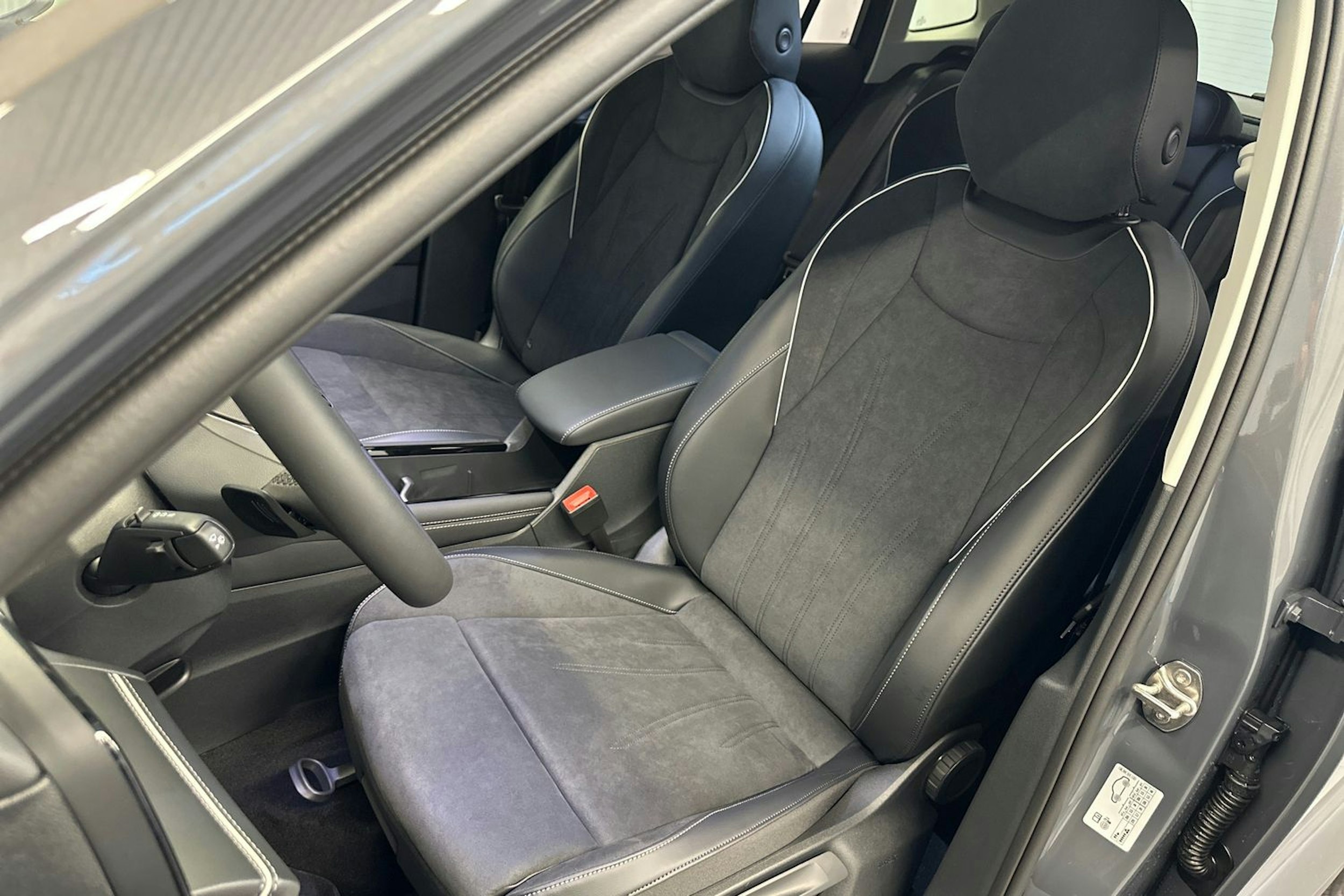 harmaa Volkswagen Tiguan 2026 kuva 31.