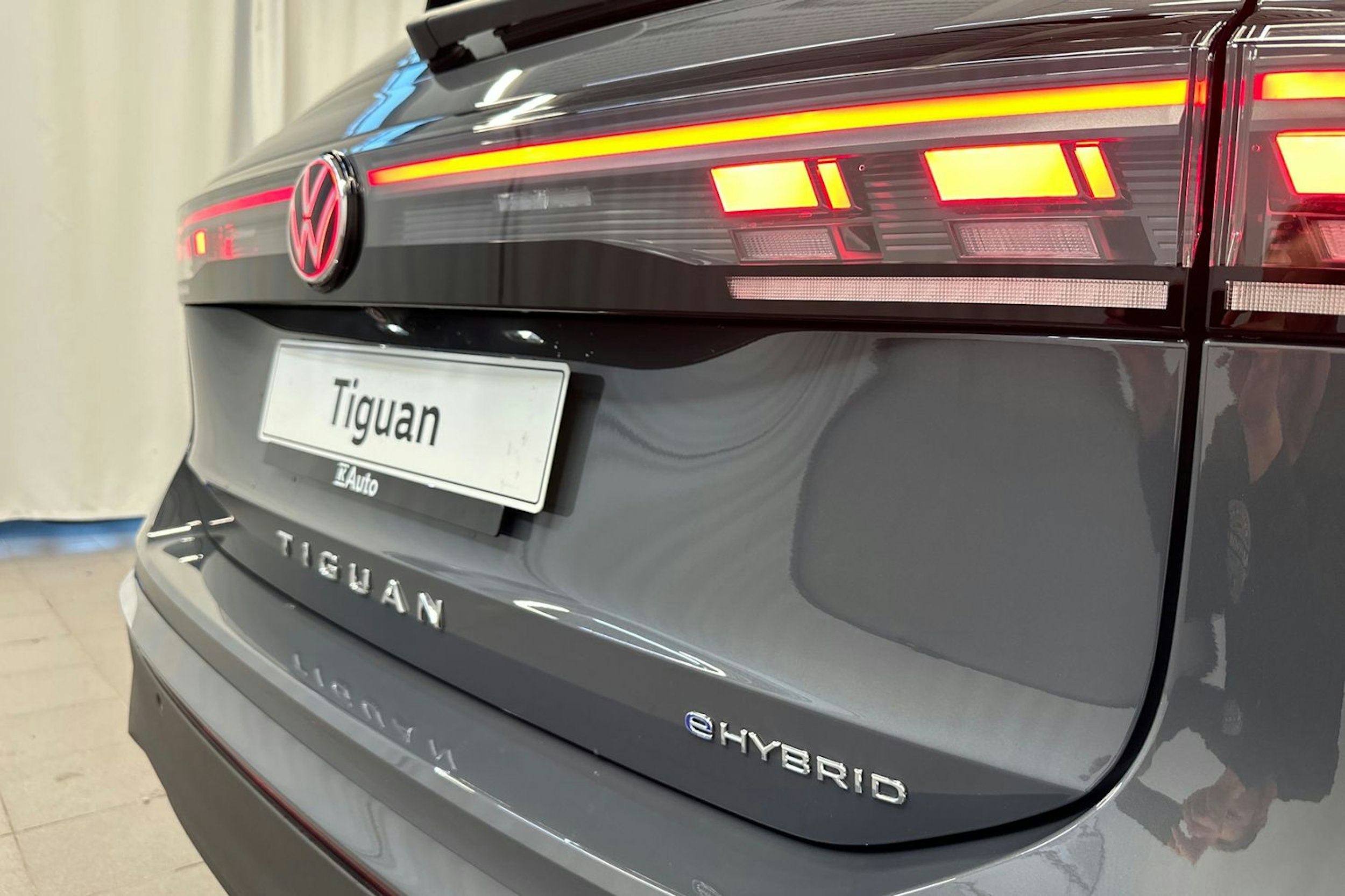 harmaa Volkswagen Tiguan 2026 kuva 32.