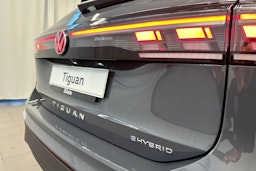 harmaa Volkswagen Tiguan 2026 kuva 32.