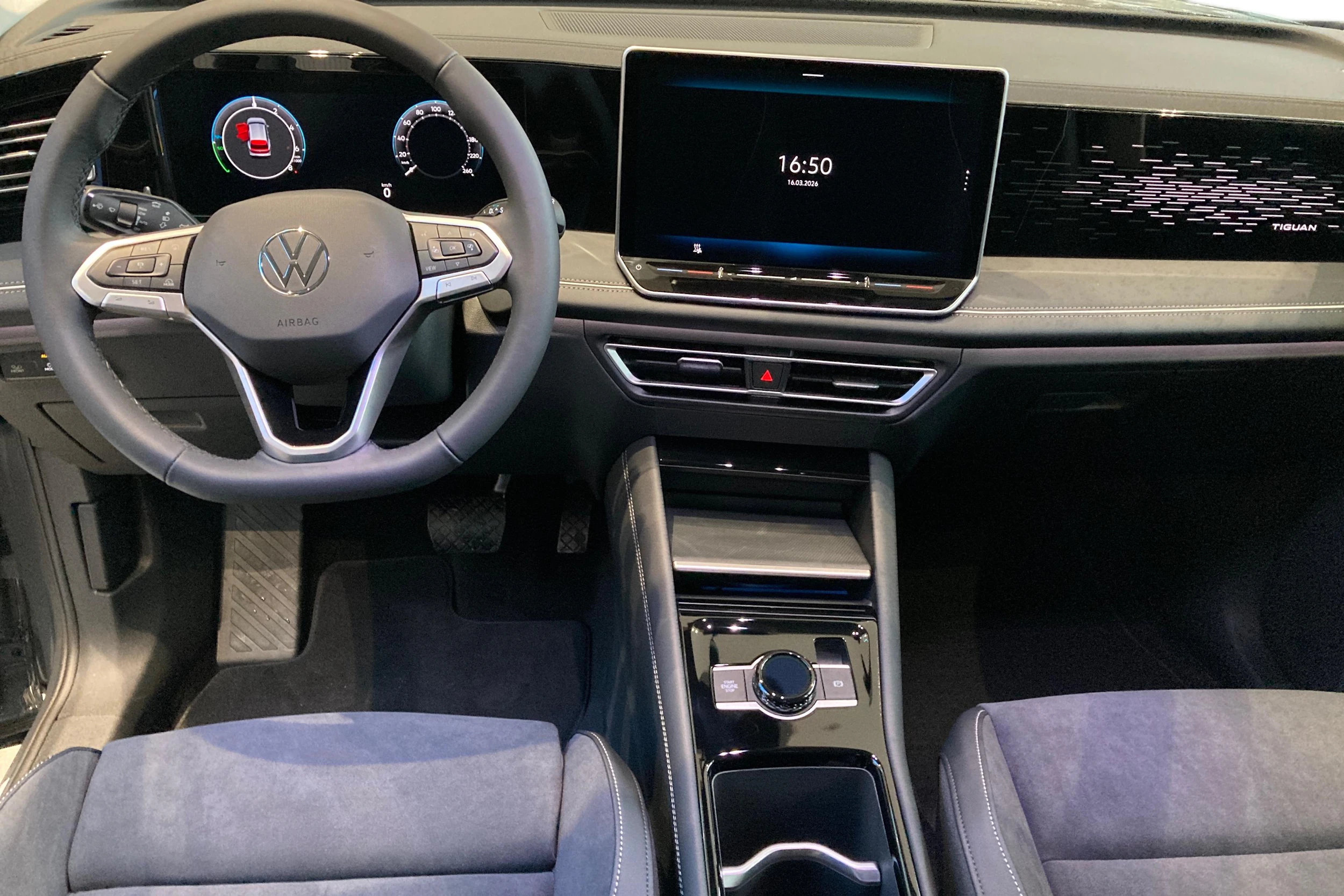 harmaa Volkswagen Tiguan 2026 kuva 7.