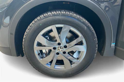 harmaa Volkswagen Tiguan 2026 kuva 9.