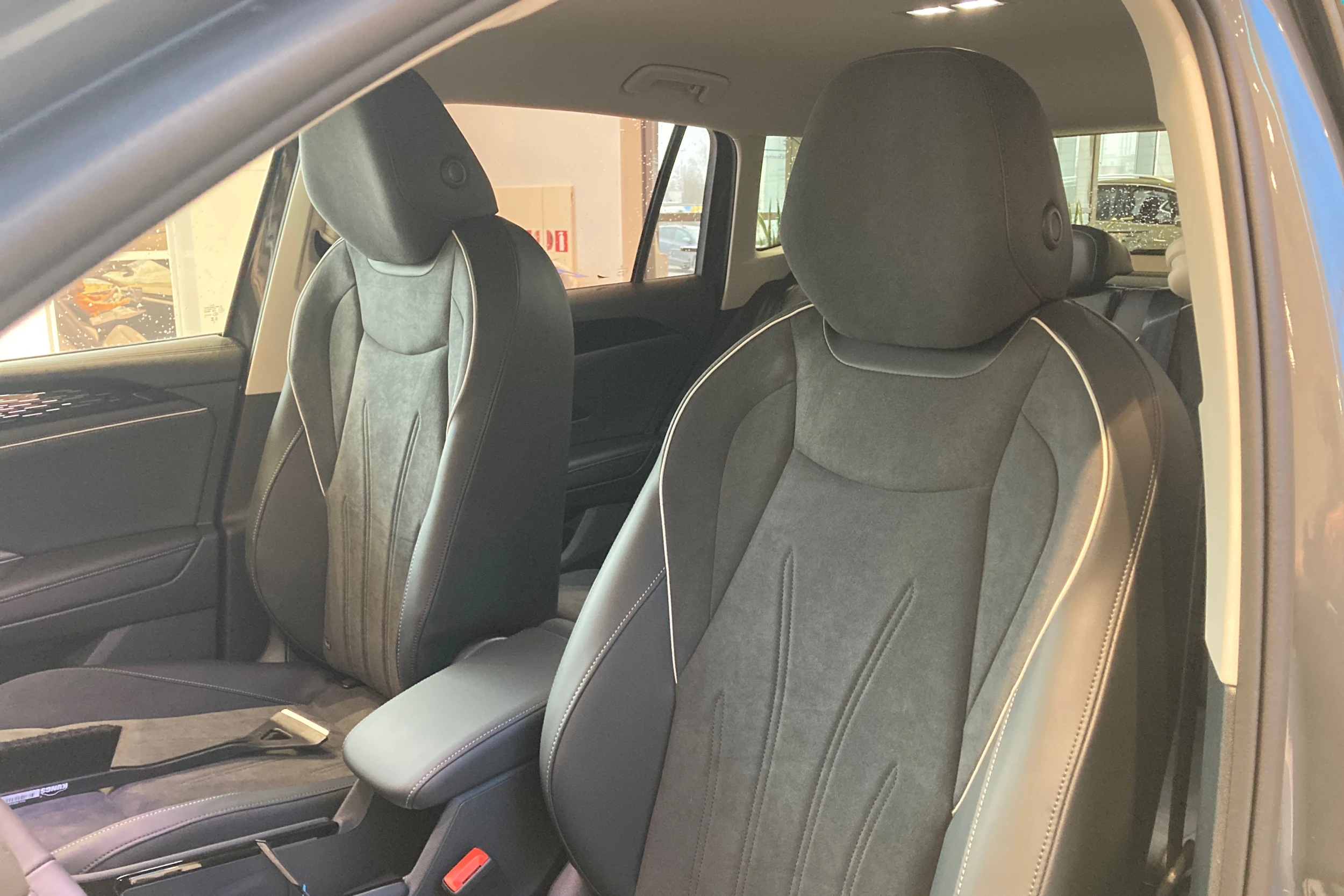 harmaa Volkswagen Tiguan 2026 kuva 11.