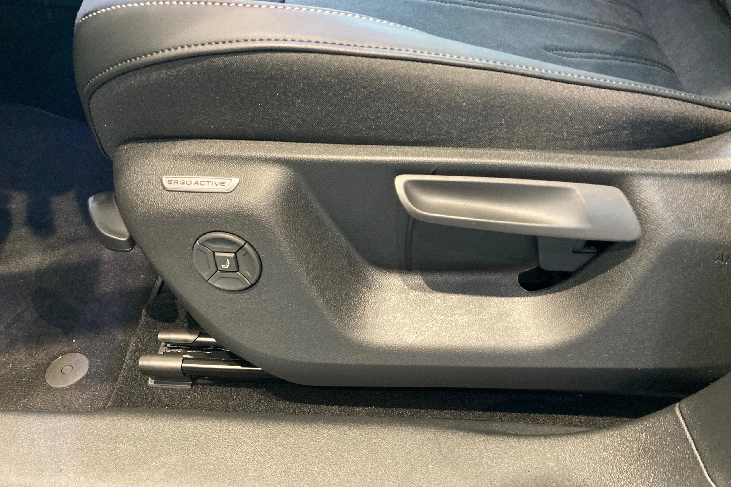 harmaa Volkswagen Tiguan 2026 kuva 12.