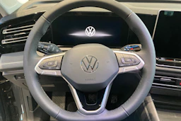 harmaa Volkswagen Tiguan 2026 kuva 14.