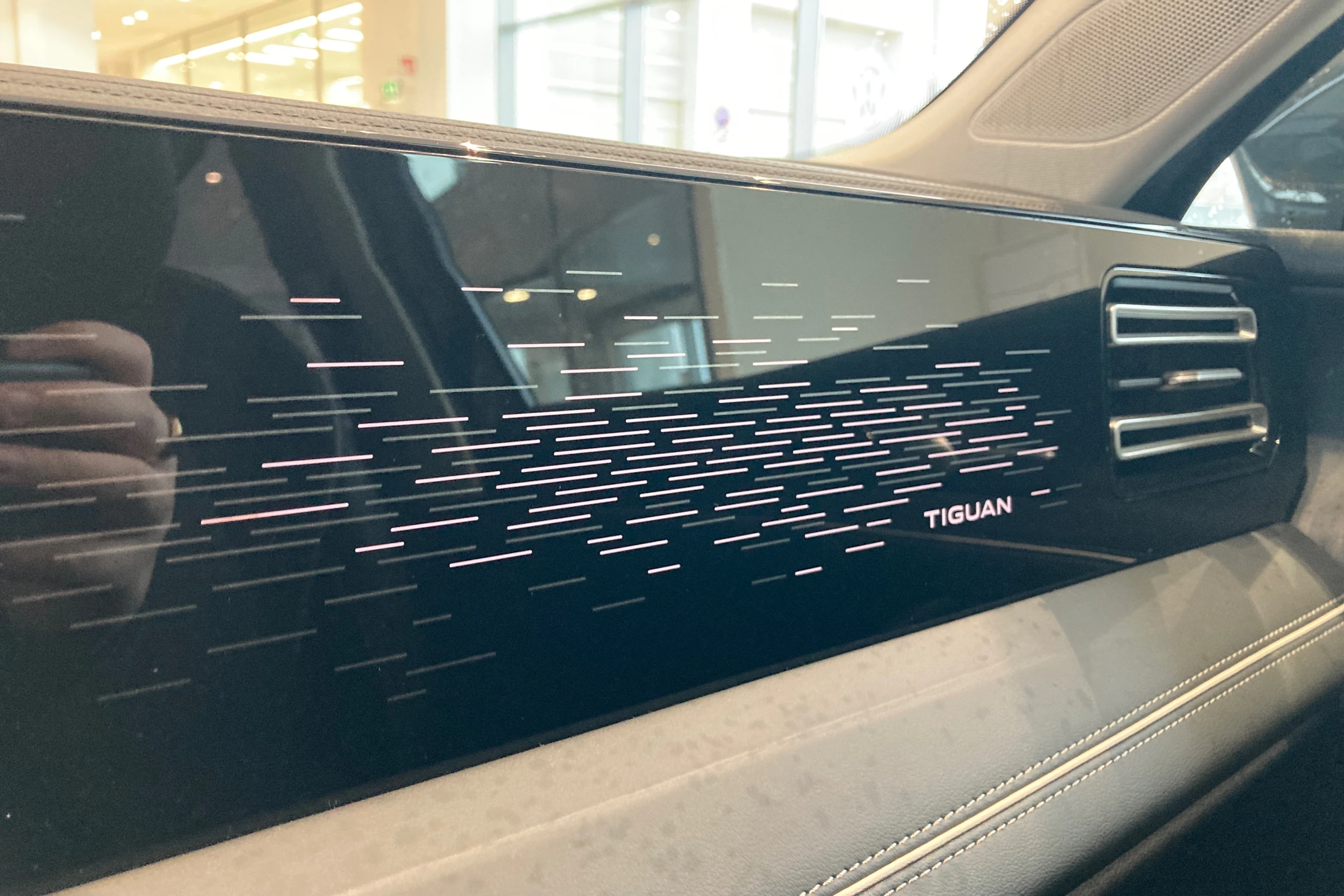 harmaa Volkswagen Tiguan 2026 kuva 21.