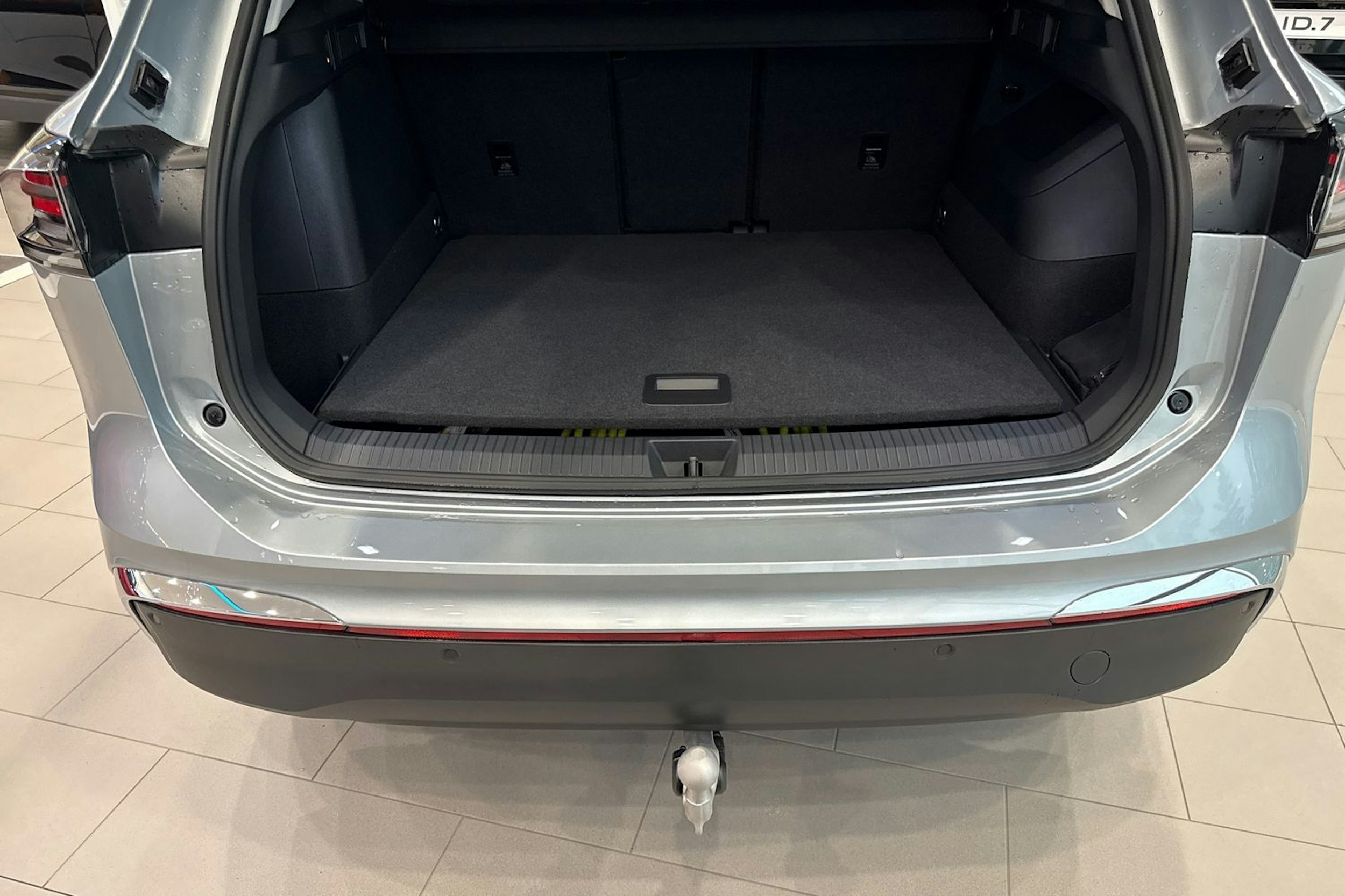 harmaa Volkswagen Tiguan 2026 kuva 11.