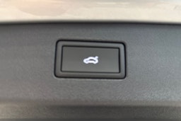 harmaa Volkswagen Tiguan 2026 kuva 12.