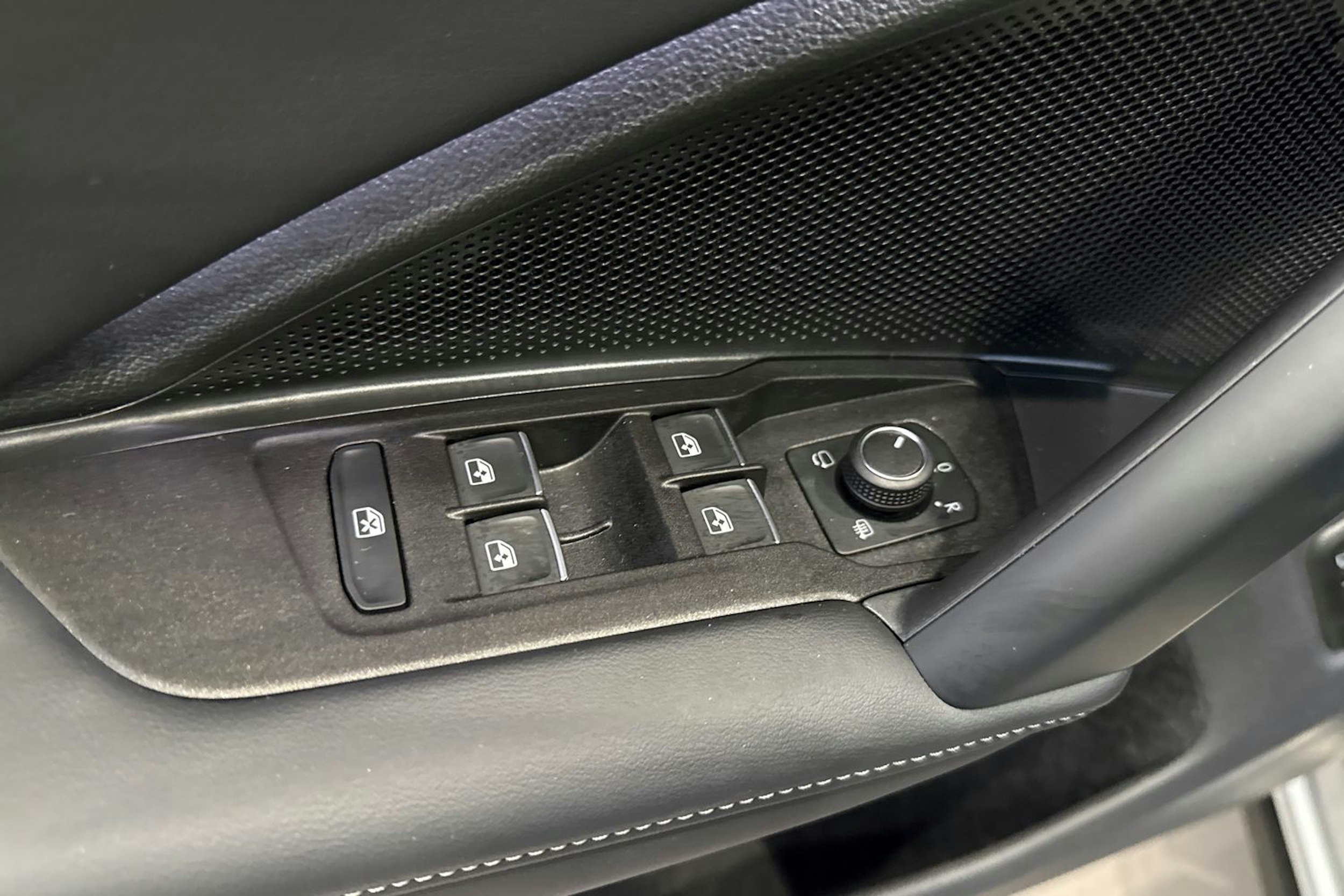 harmaa Volkswagen Tiguan 2026 kuva 13.