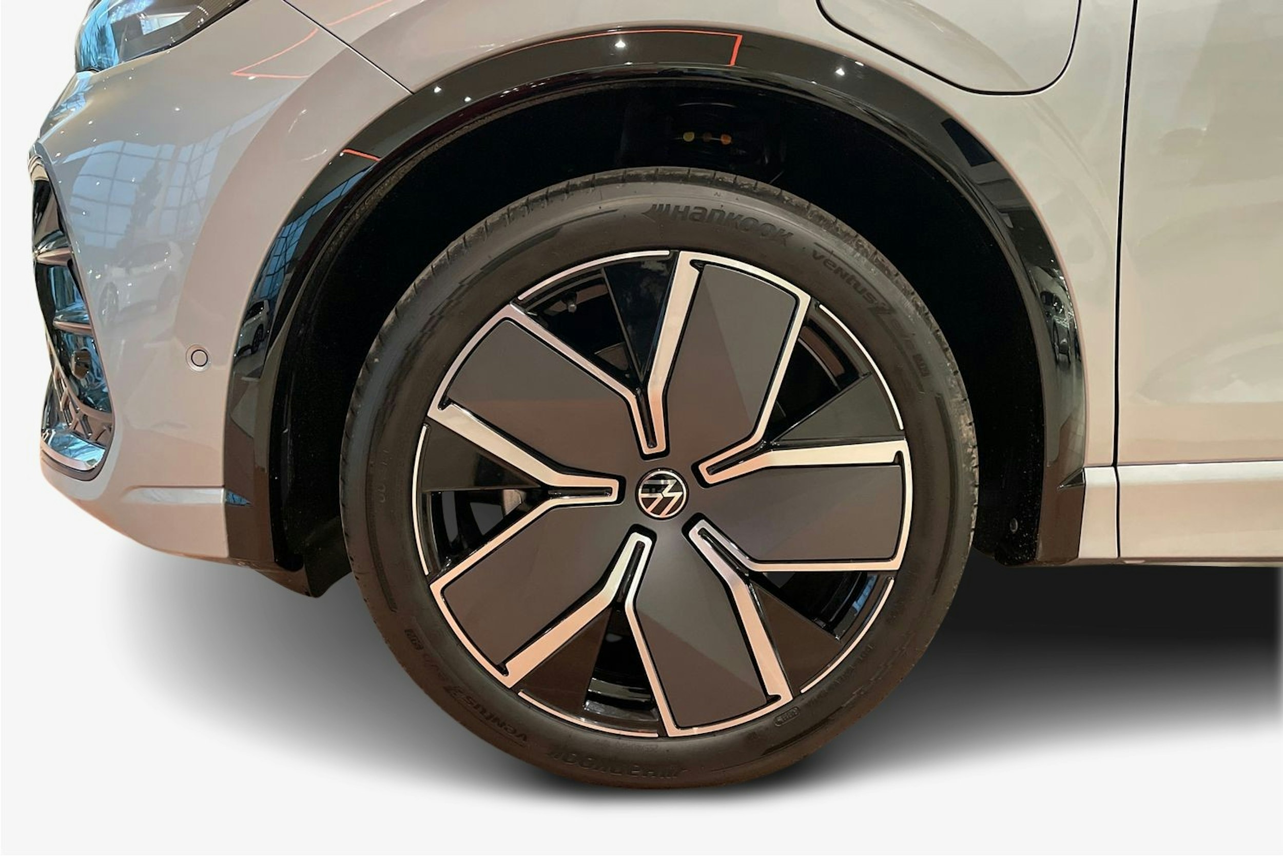 harmaa Volkswagen Tiguan 2026 kuva 9.