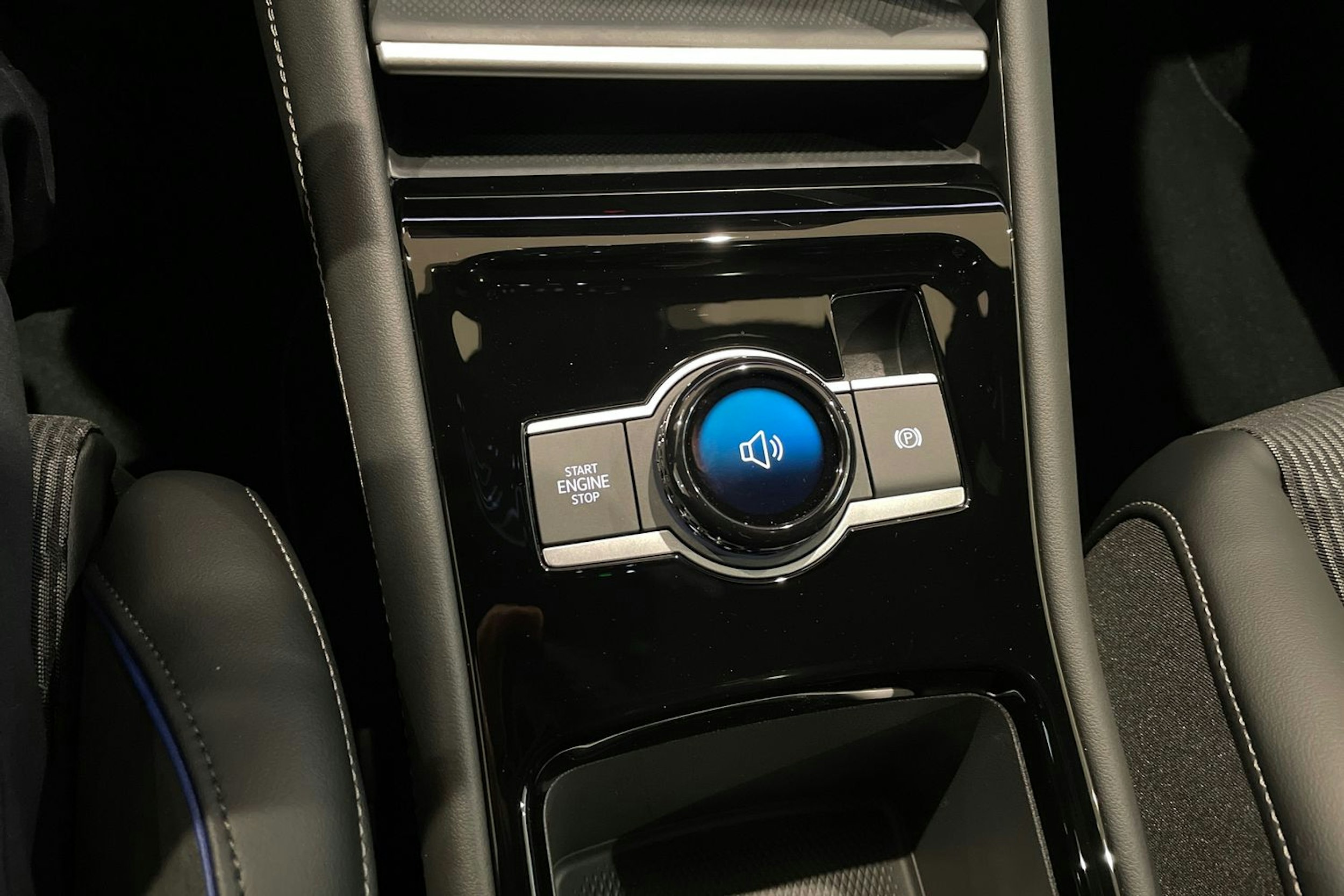 harmaa Volkswagen Tiguan 2026 kuva 15.