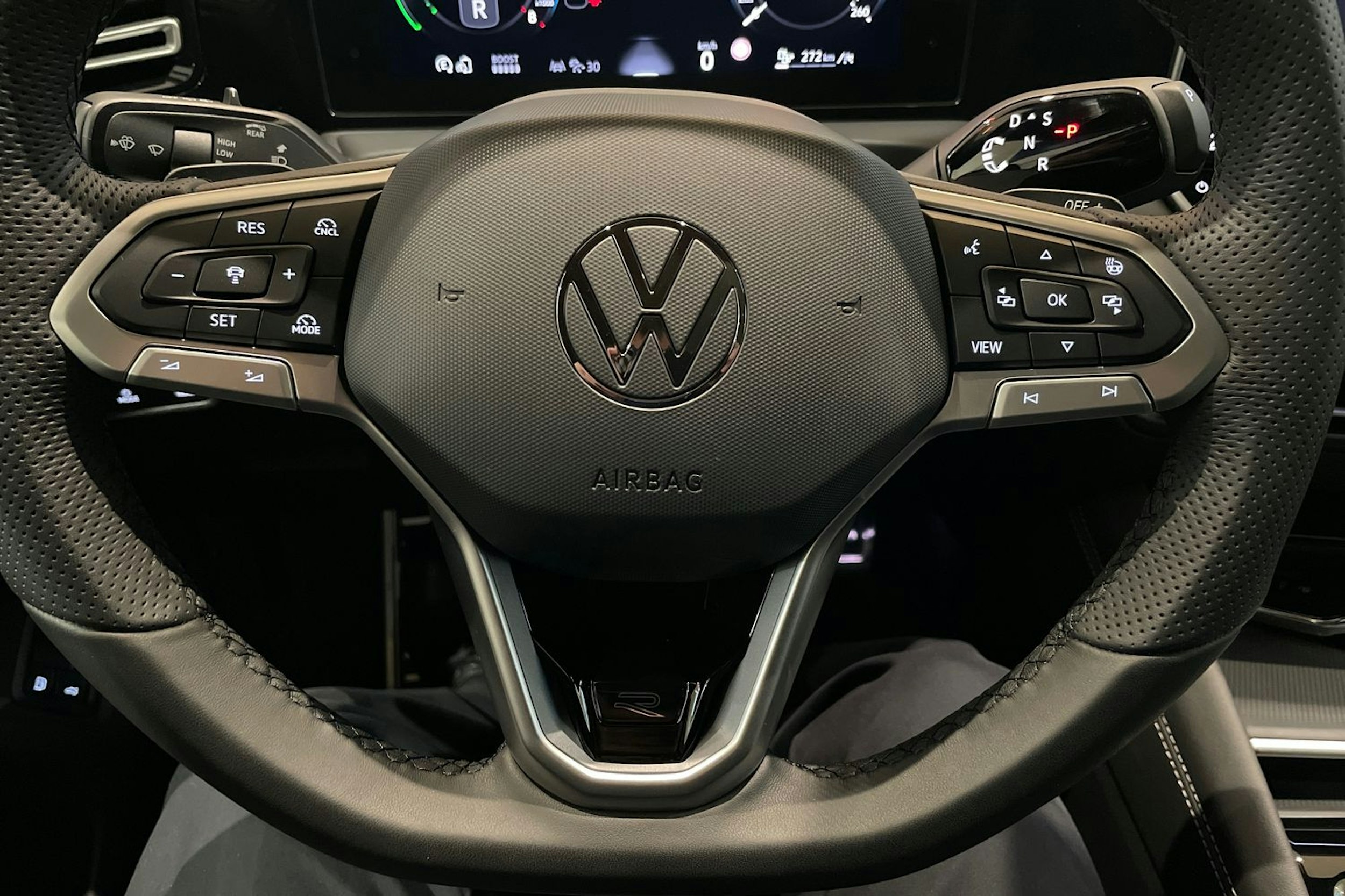 harmaa Volkswagen Tiguan 2026 kuva 16.