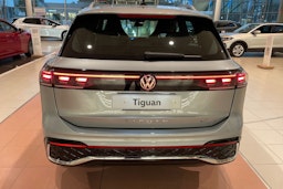 harmaa Volkswagen Tiguan 2026 kuva 18.