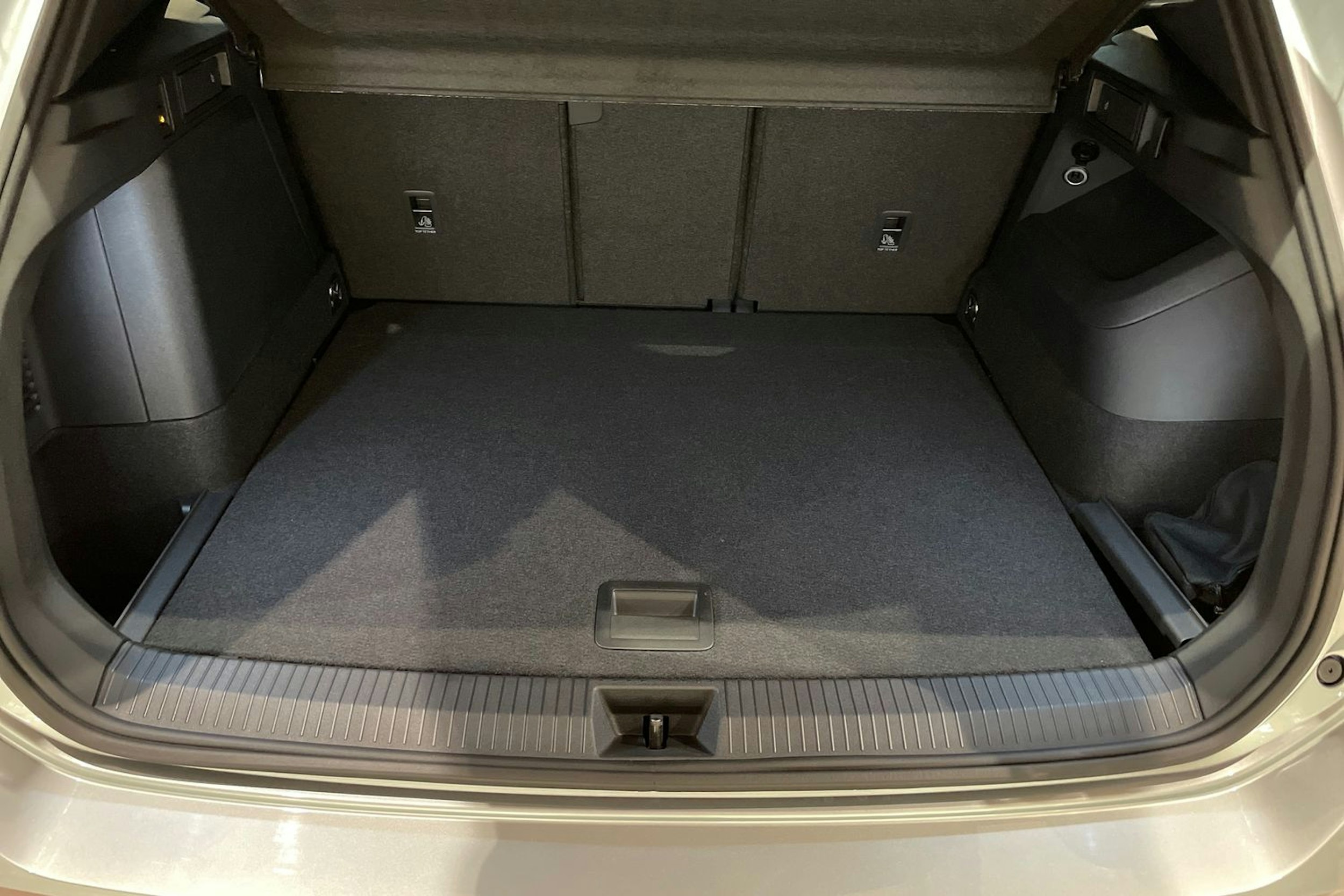 harmaa Volkswagen Tiguan 2026 kuva 19.