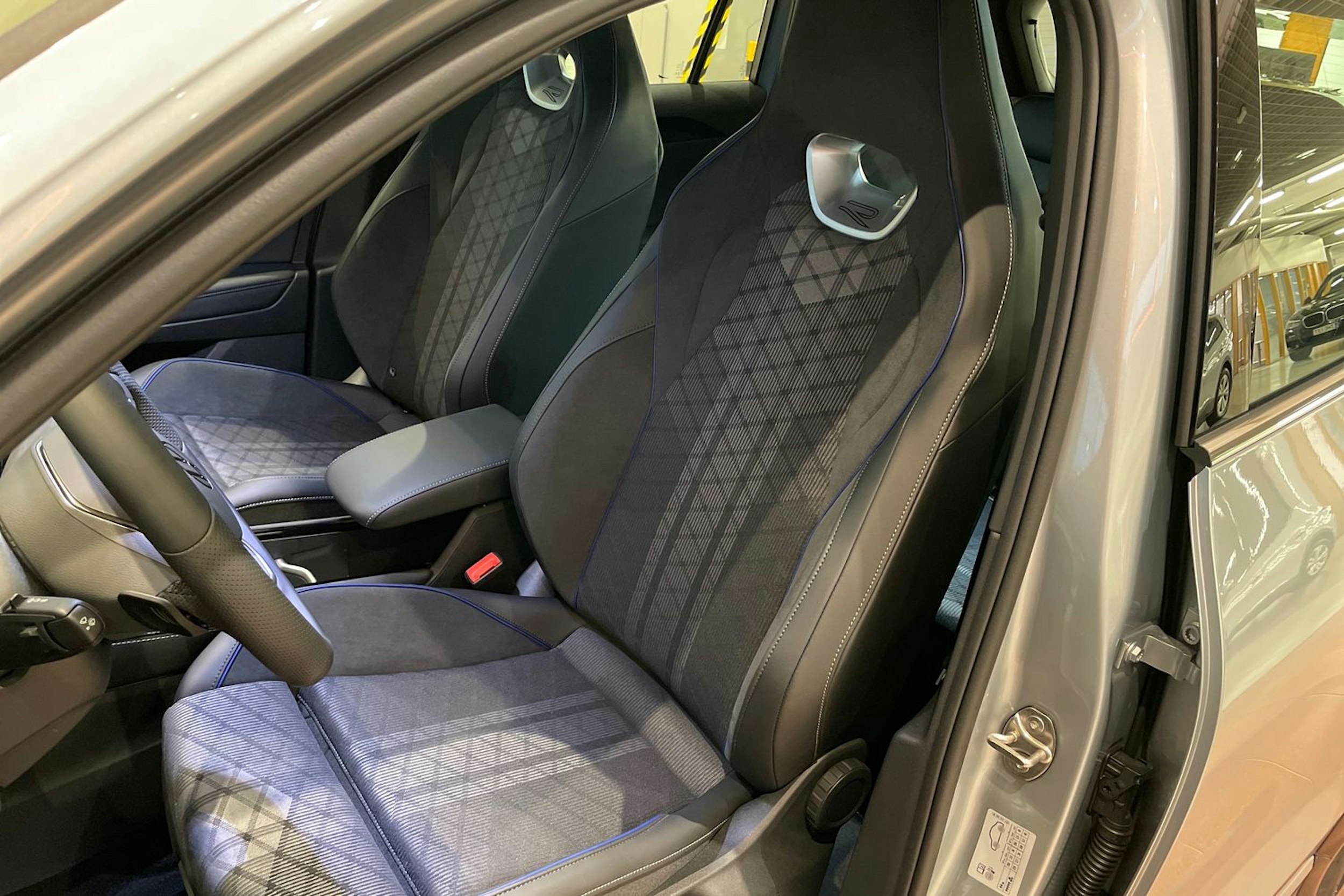 harmaa Volkswagen Tiguan 2026 kuva 23.