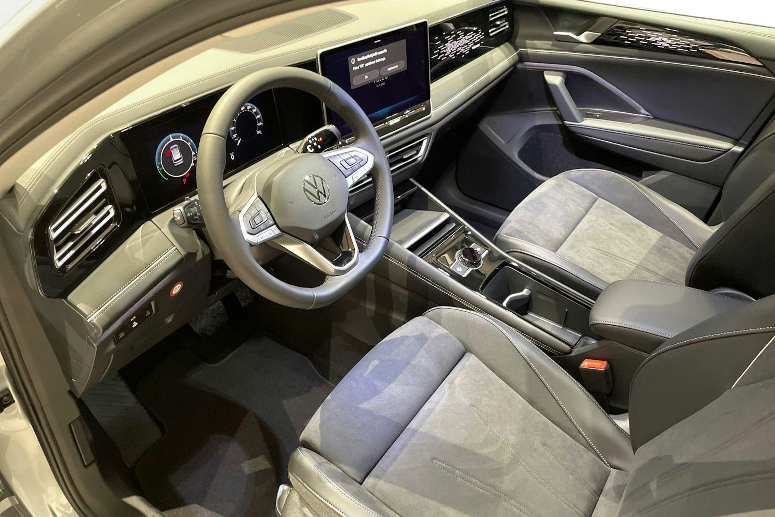 harmaa Volkswagen Tiguan 2026 kuva 6.