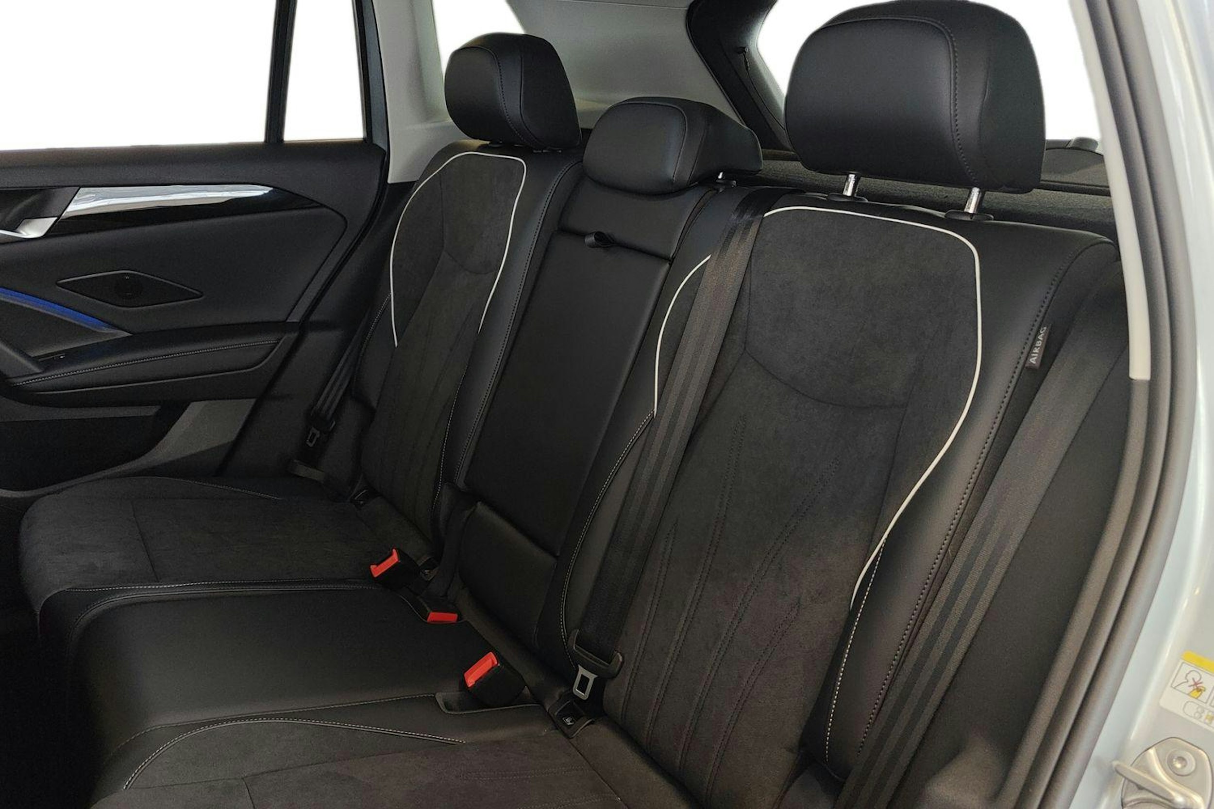 harmaa Volkswagen Tiguan 2026 kuva 8.